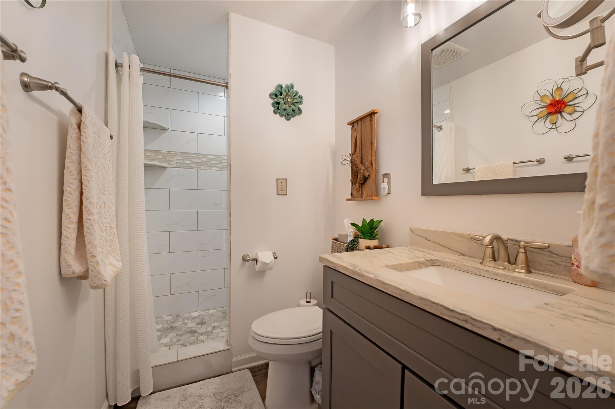 1641 Brook Drive Property Photo 33