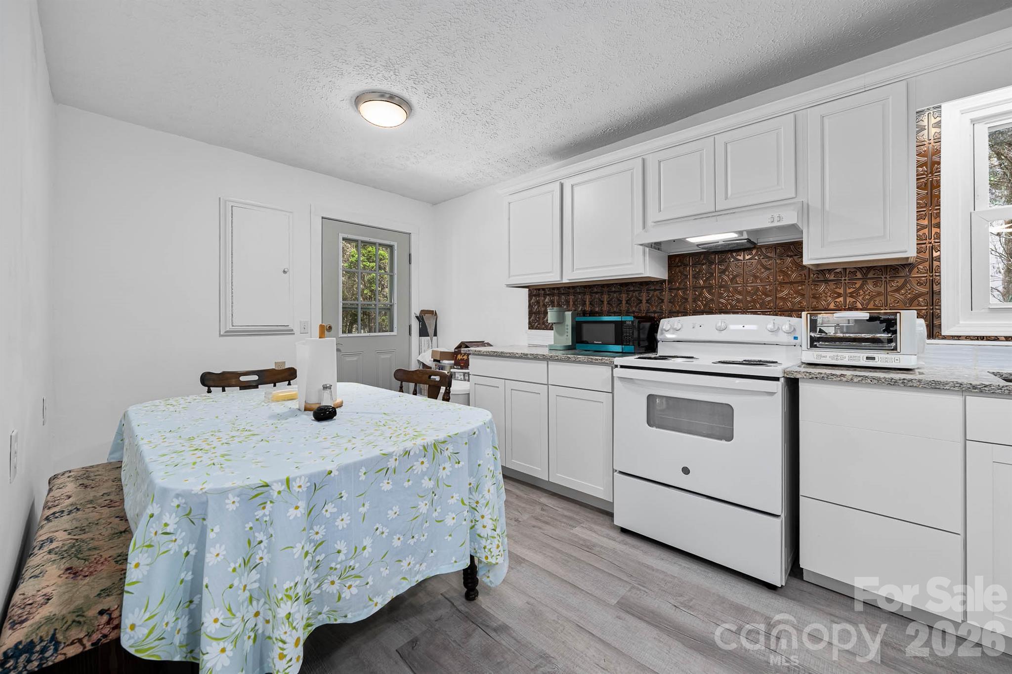 389 Rollins Road Property Photo 15