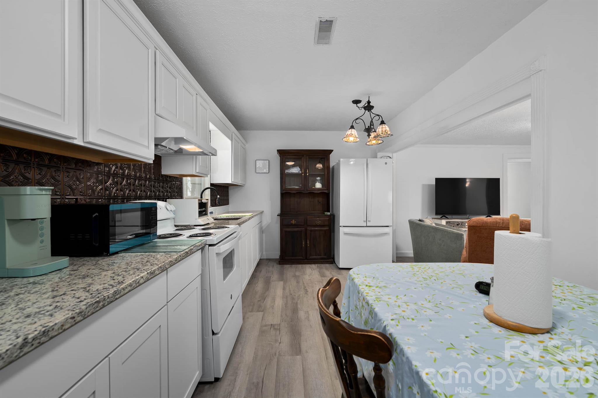 389 Rollins Road Property Photo 16