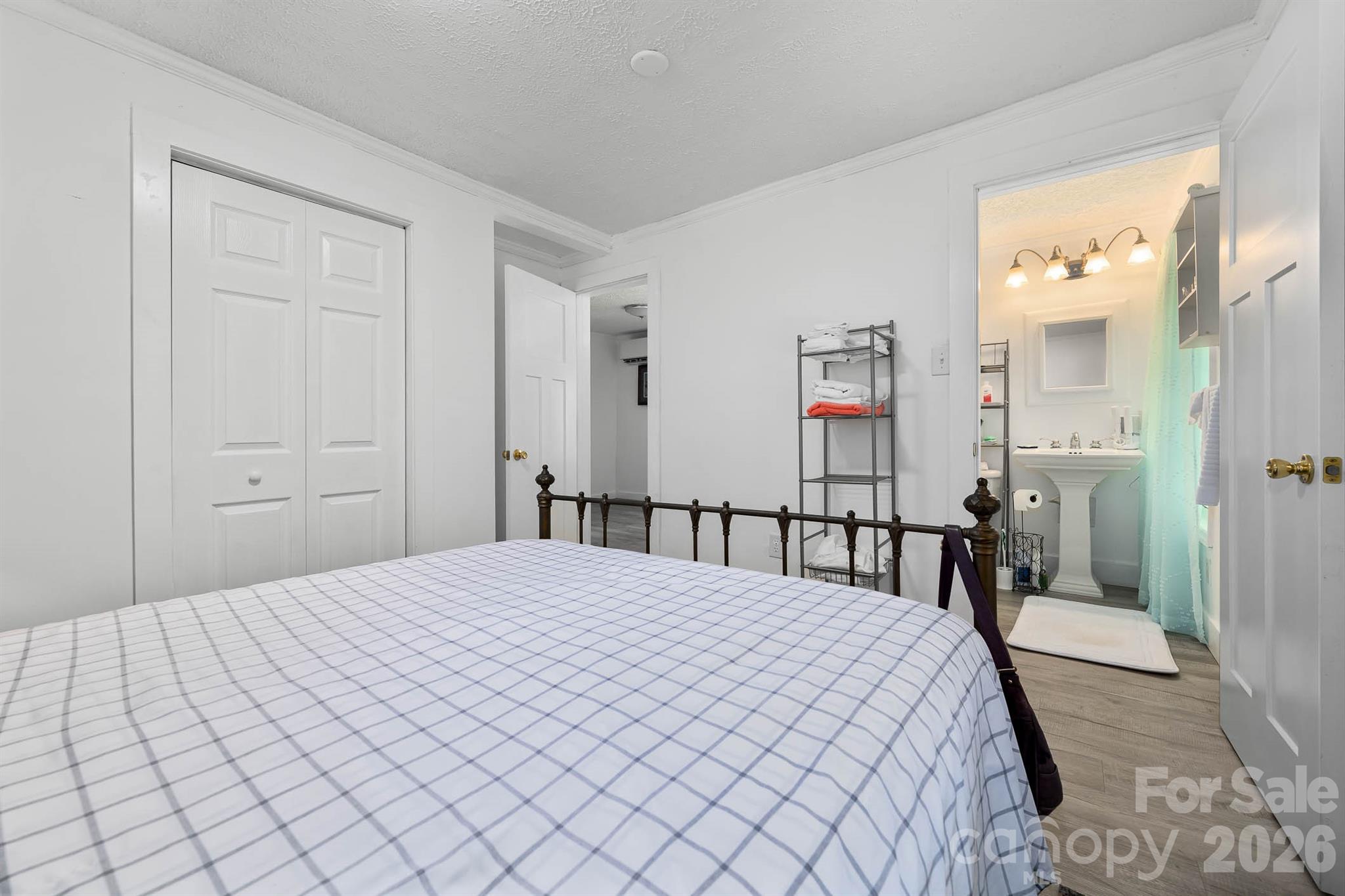 389 Rollins Road Property Photo 24