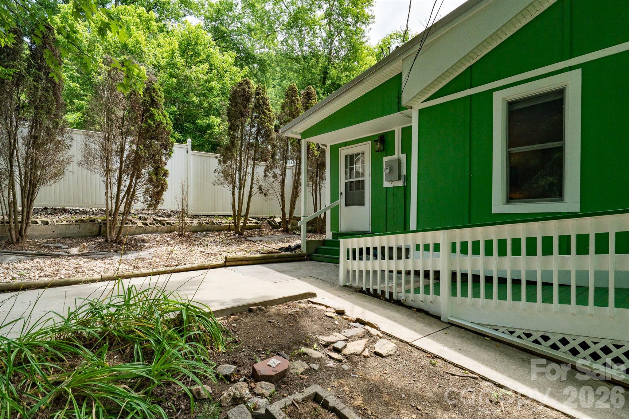 389 Rollins Road Property Photo 45