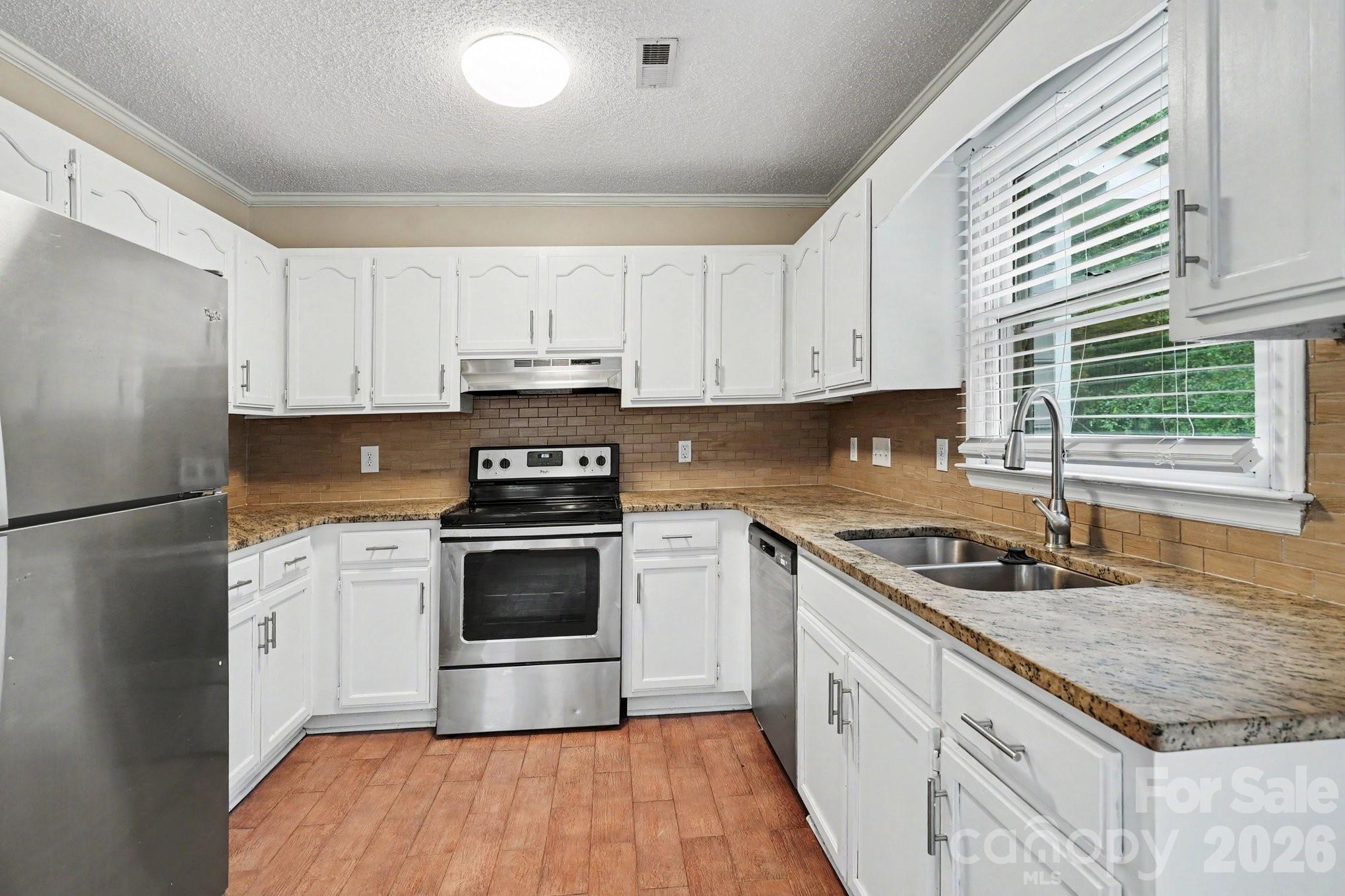 10826 Hunters Trace Court Property Photo 5