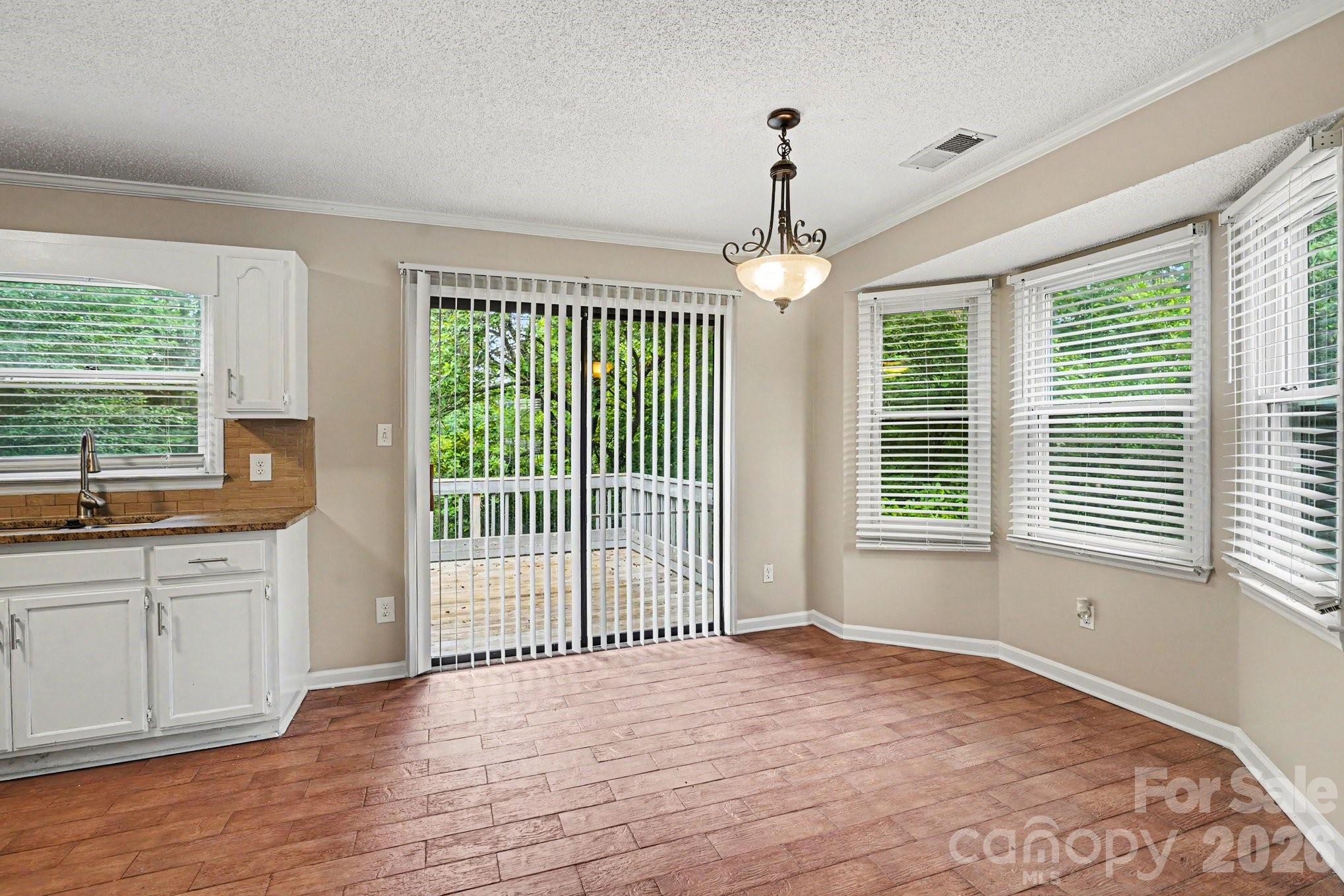10826 Hunters Trace Court Property Photo 6