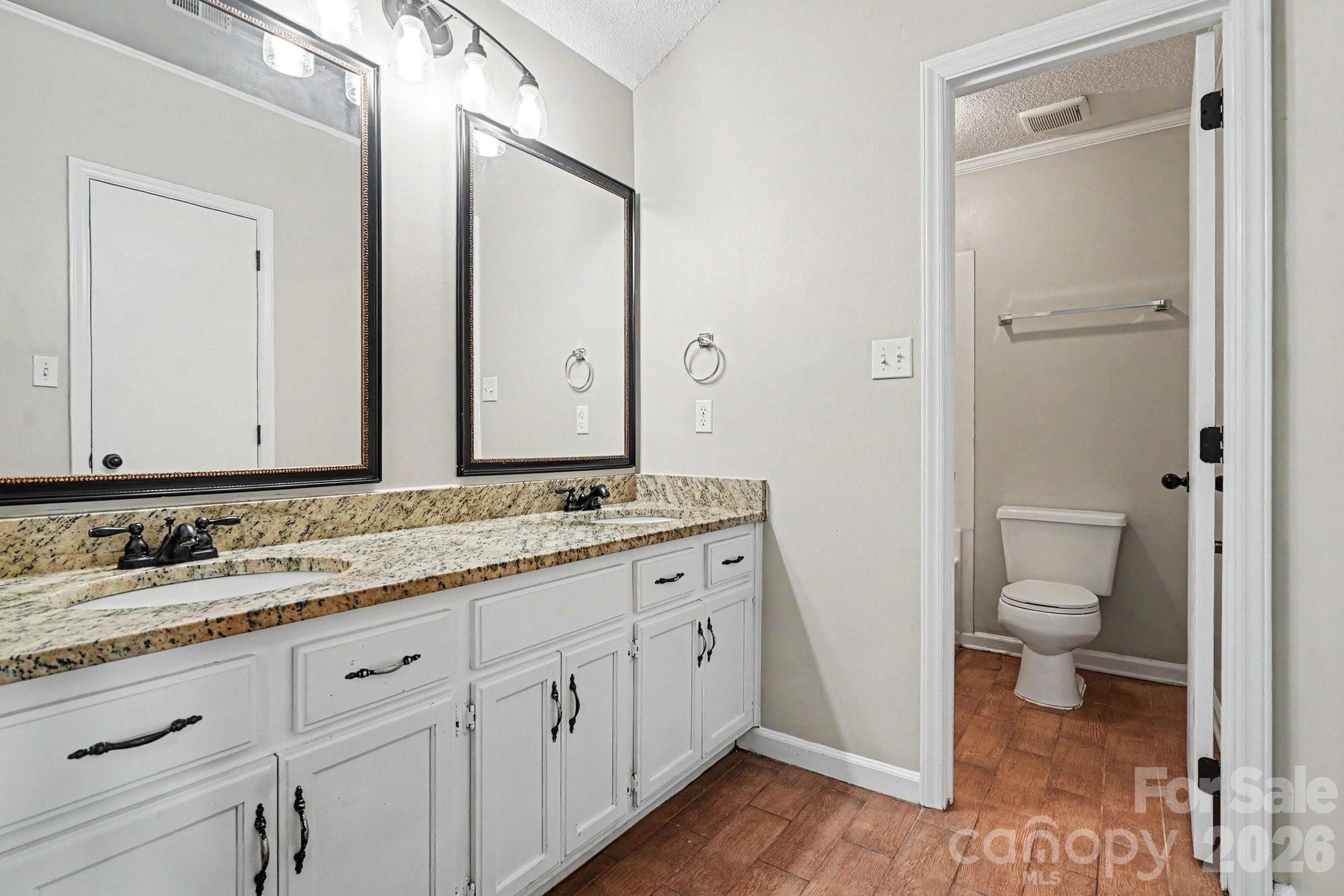 10826 Hunters Trace Court Property Photo 15