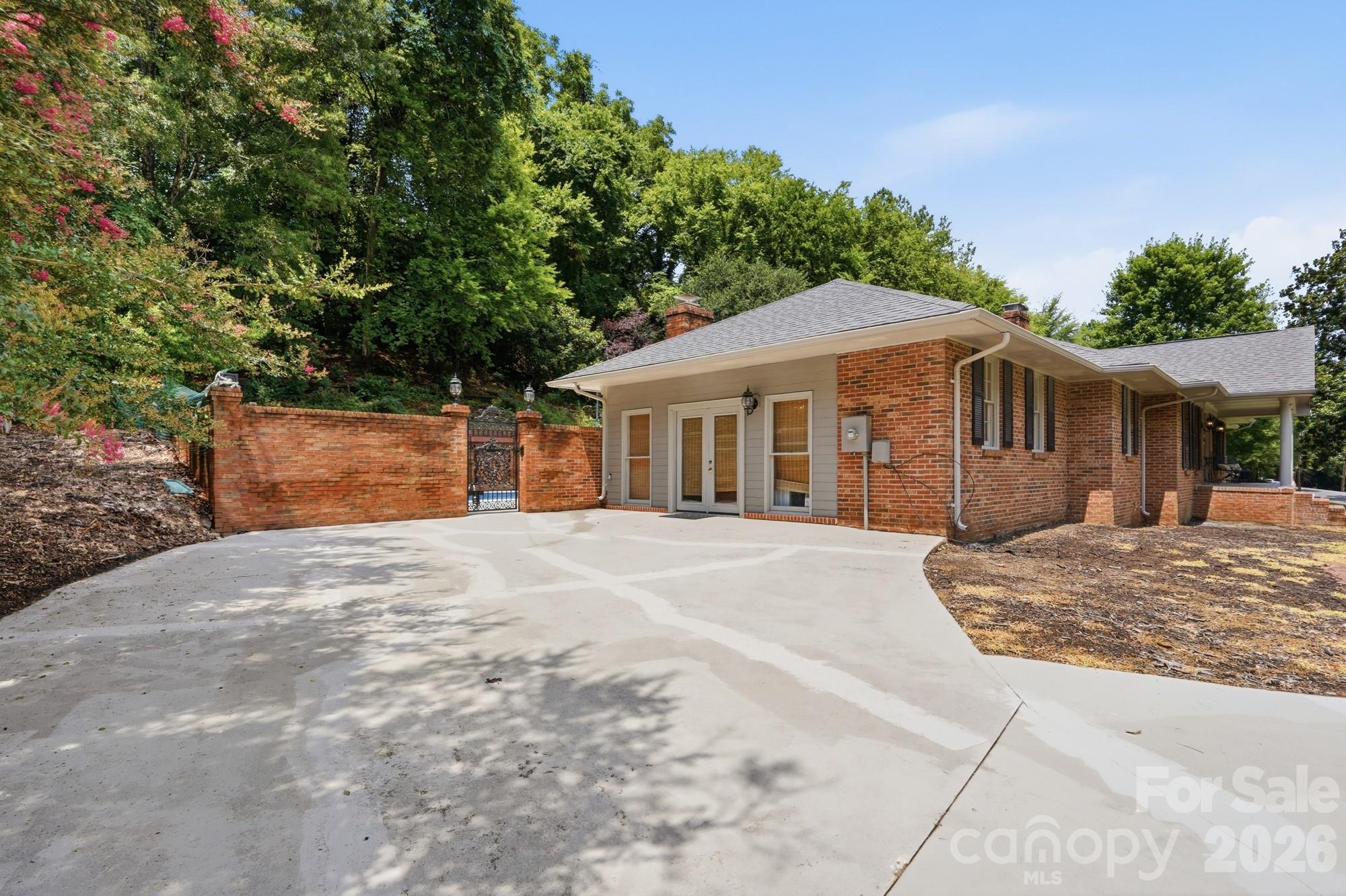185 Hillcrest Avenue Property Photo 3