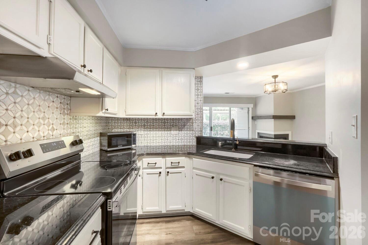 2520 Stradbrook Drive Property Photo 3