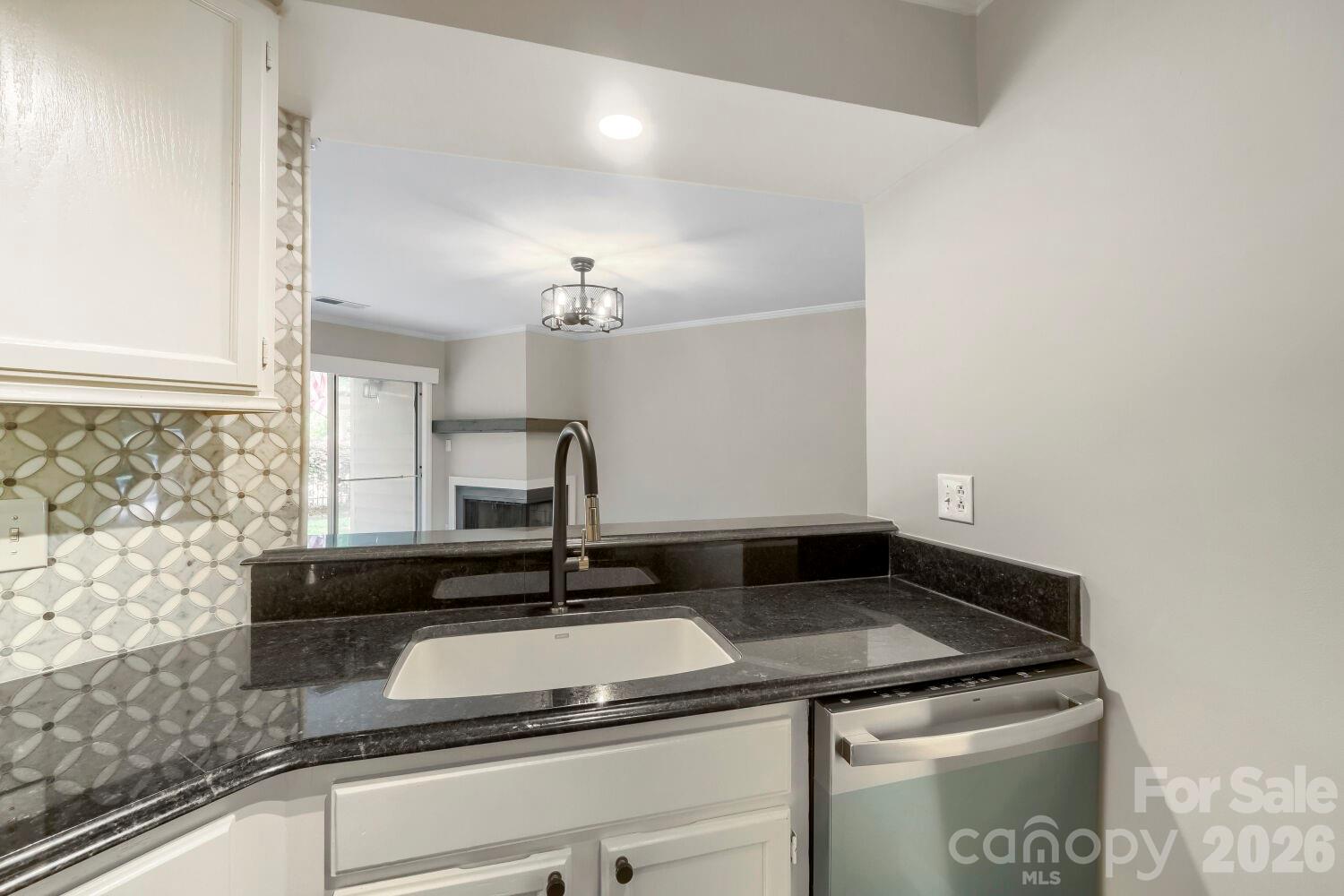 2520 Stradbrook Drive Property Photo 4