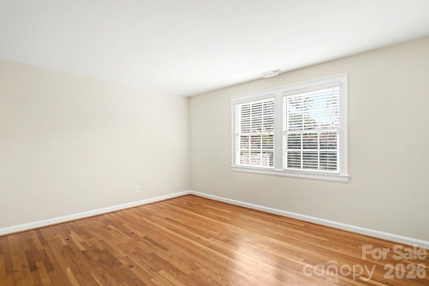 106 Colville Road 33a Property Photo 5