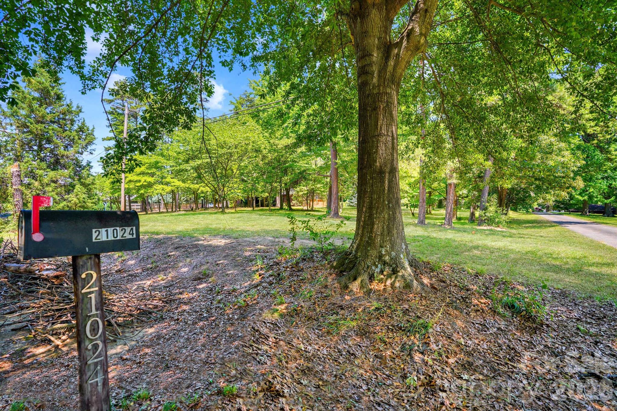 21024 Norman Shores Drive Property Photo 15