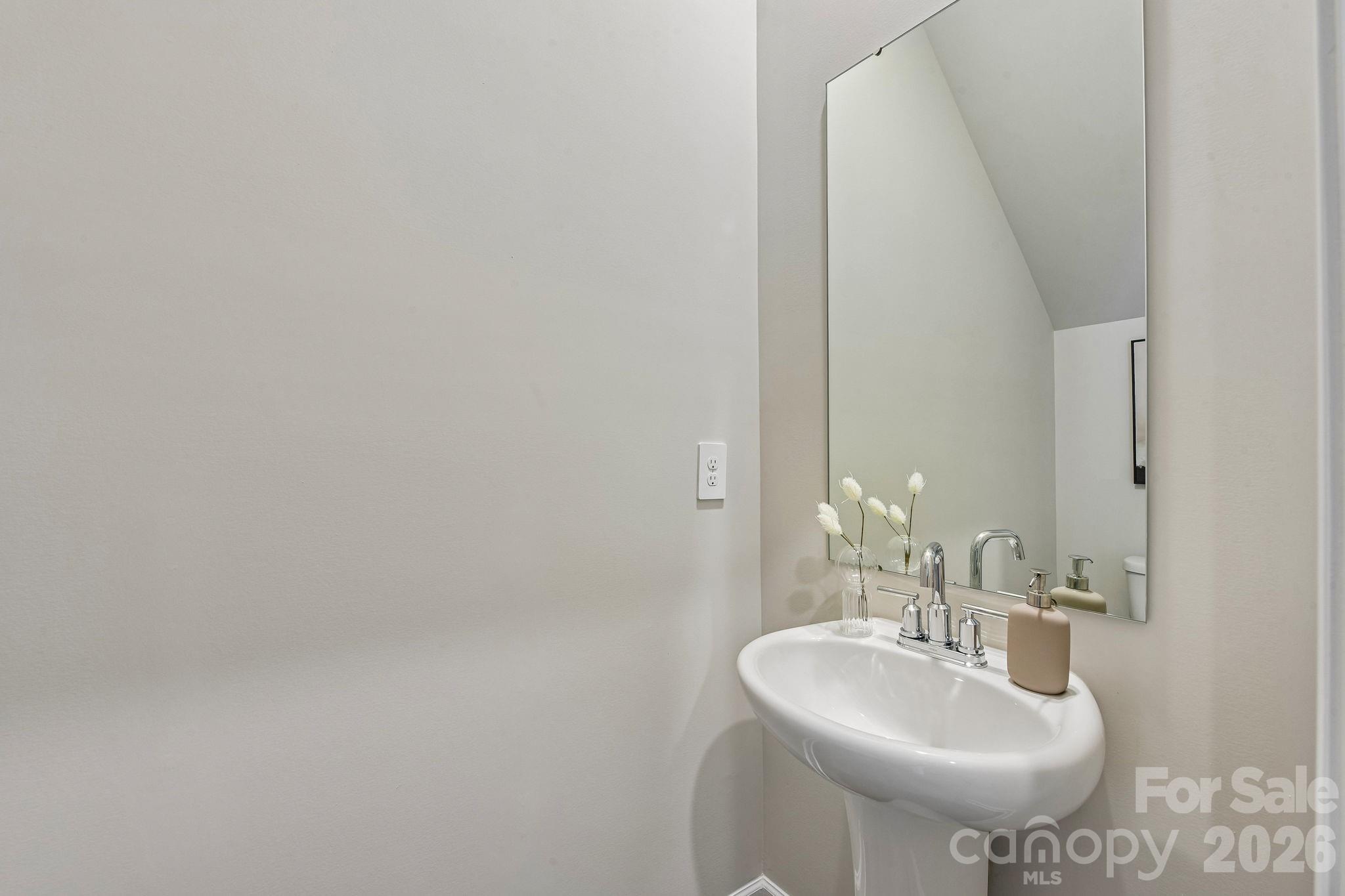 205 Alden Court Property Photo 6