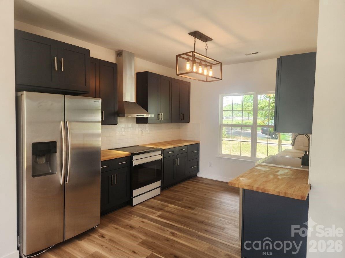 8804 Arrowhead Place Lane Property Photo 4