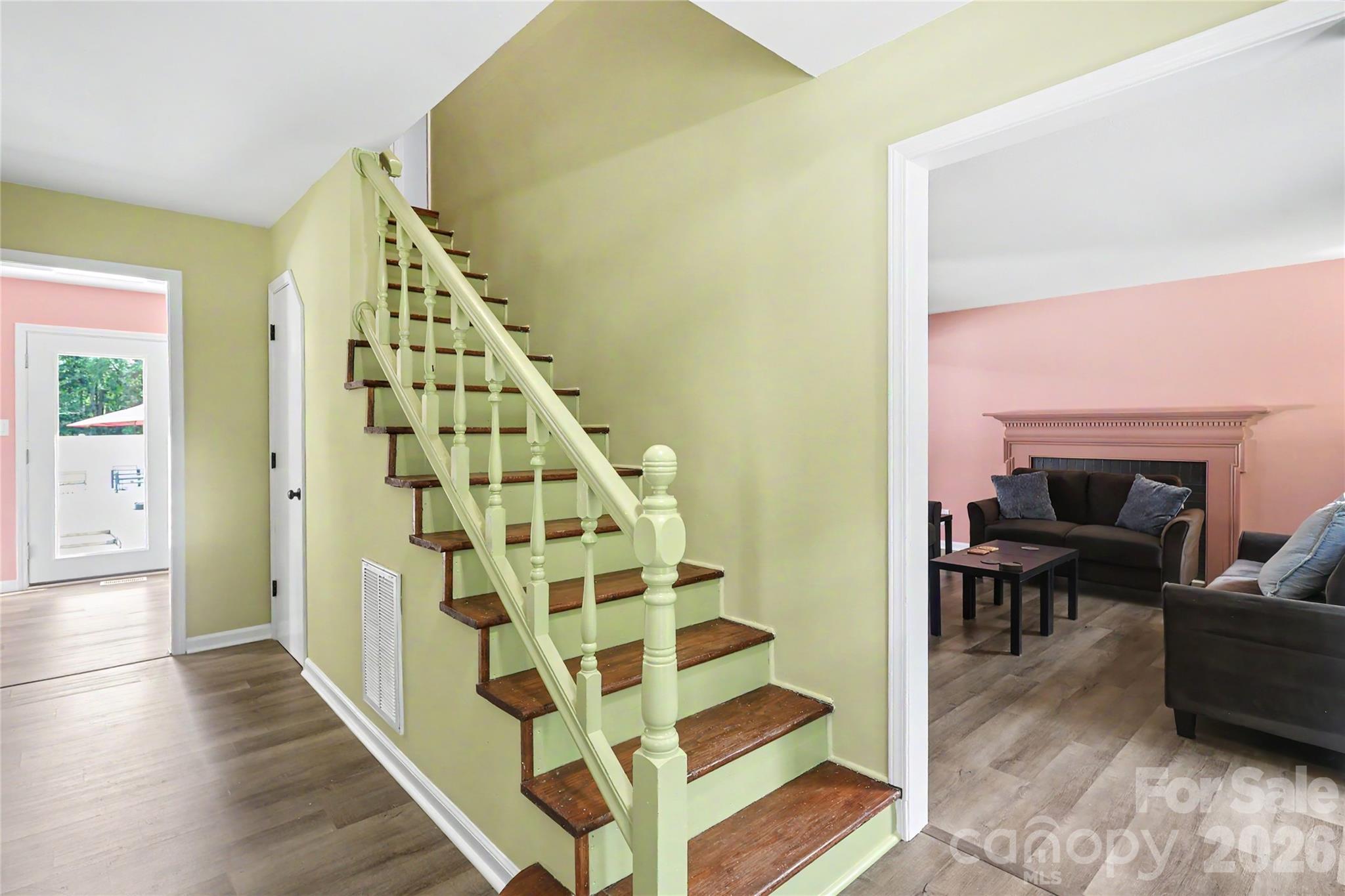227 Dileen Drive Property Photo 4
