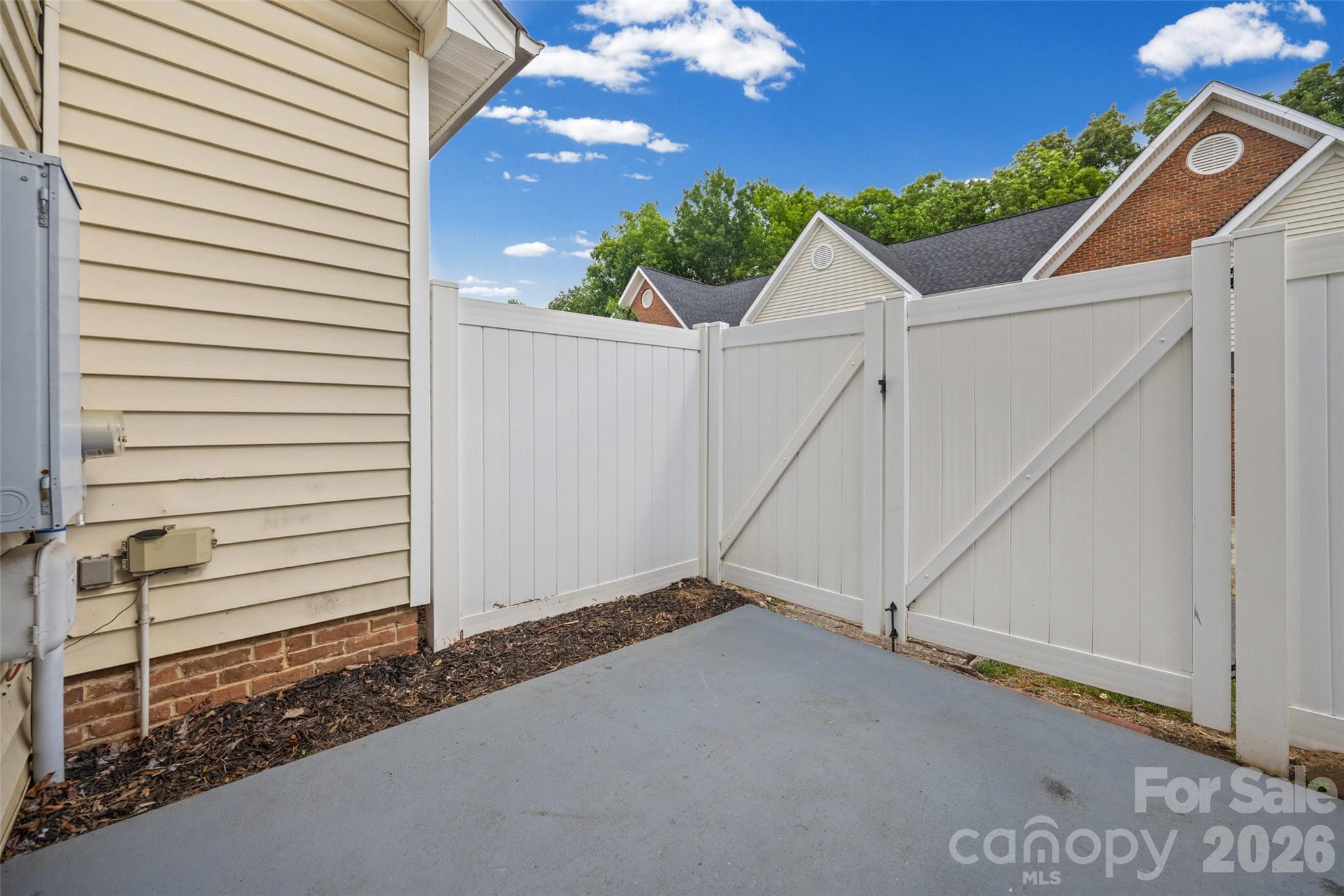 2113 Lennoxshire Square Court Property Photo 22
