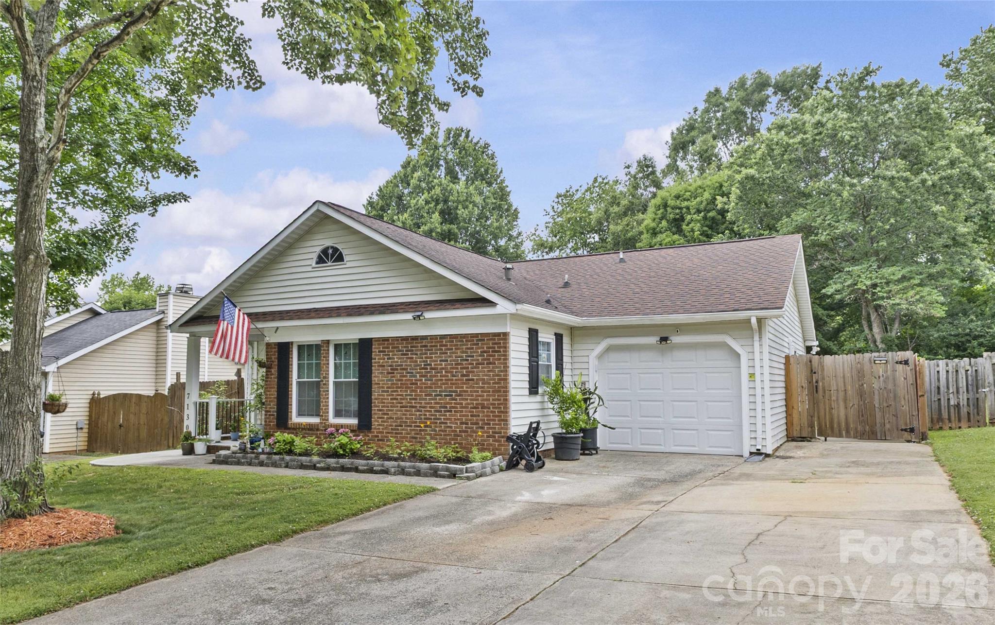 7130 Bluff Wood Cove Property Photo 3