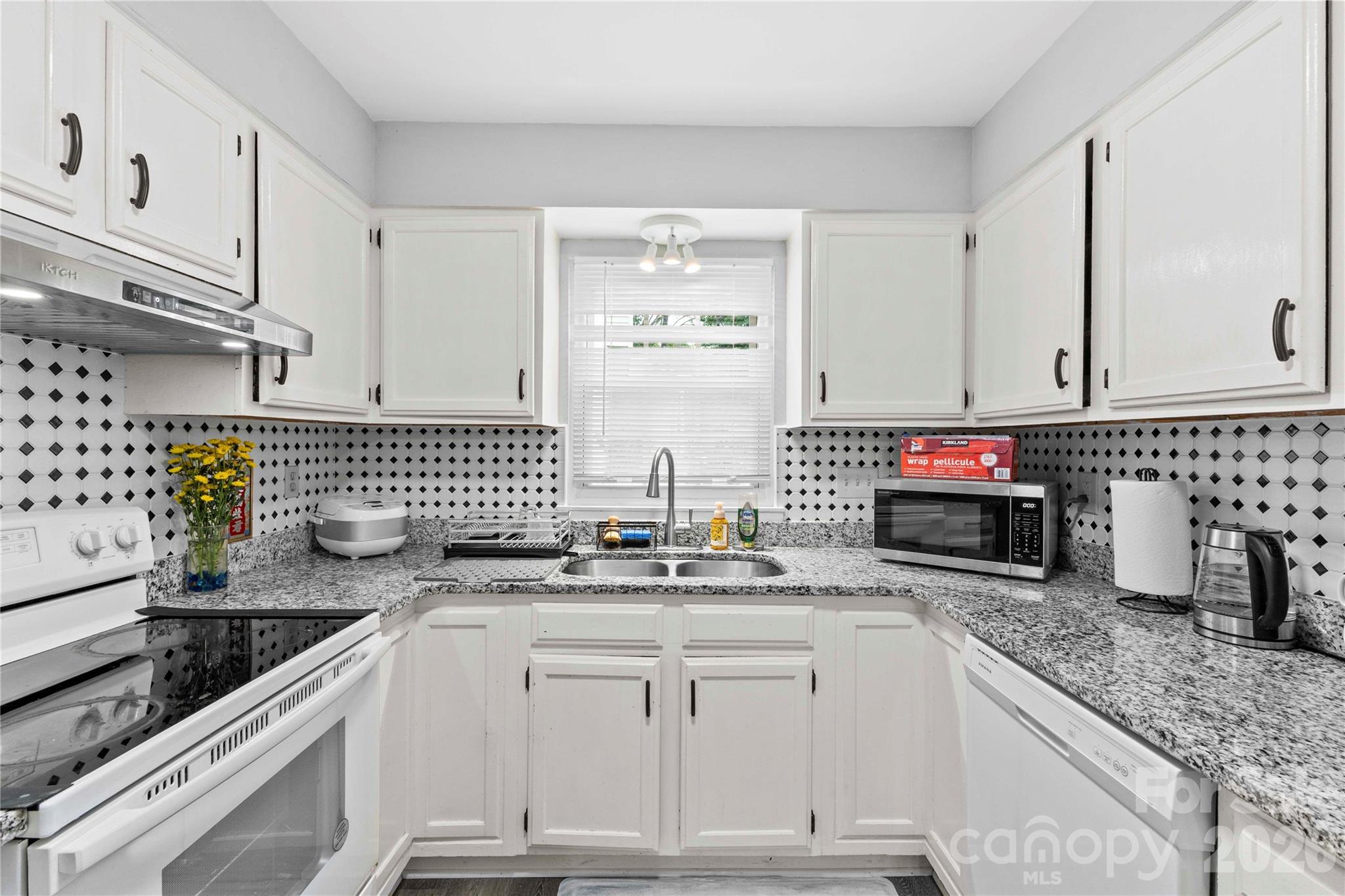 7130 Bluff Wood Cove Property Photo 18