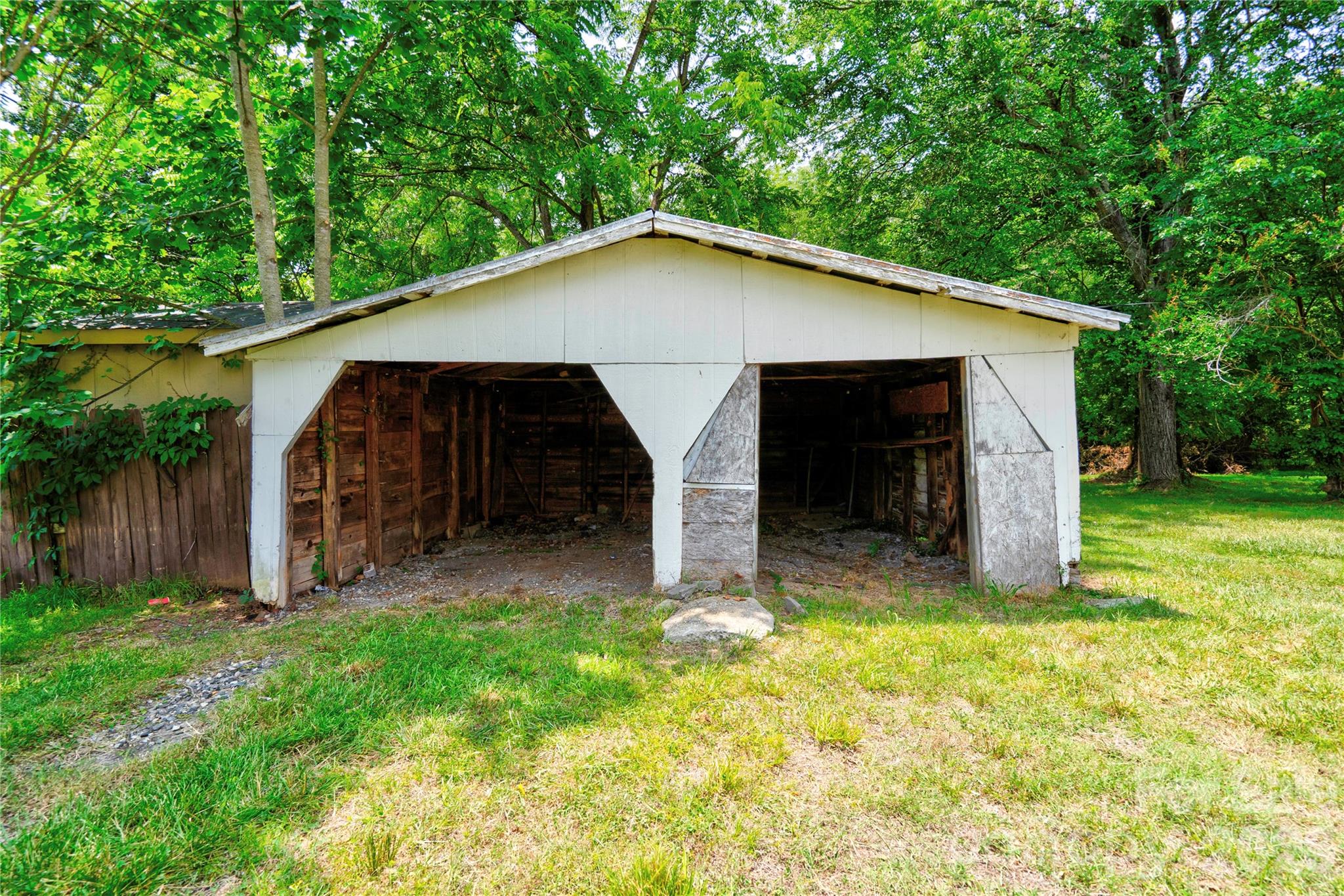 1813 Saint Marks Church Road Property Photo 8