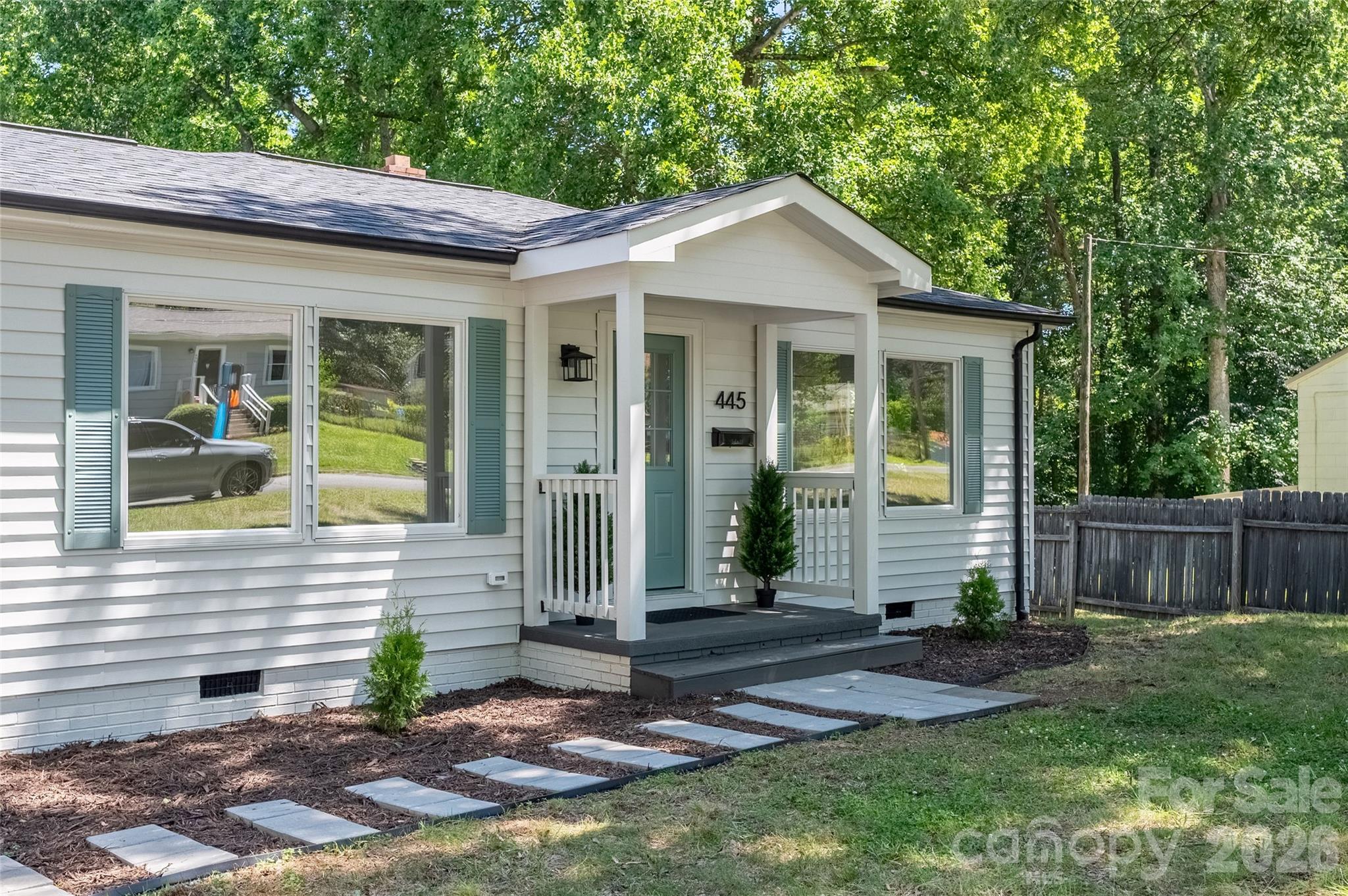 445 Oakwood Avenue Property Photo 1