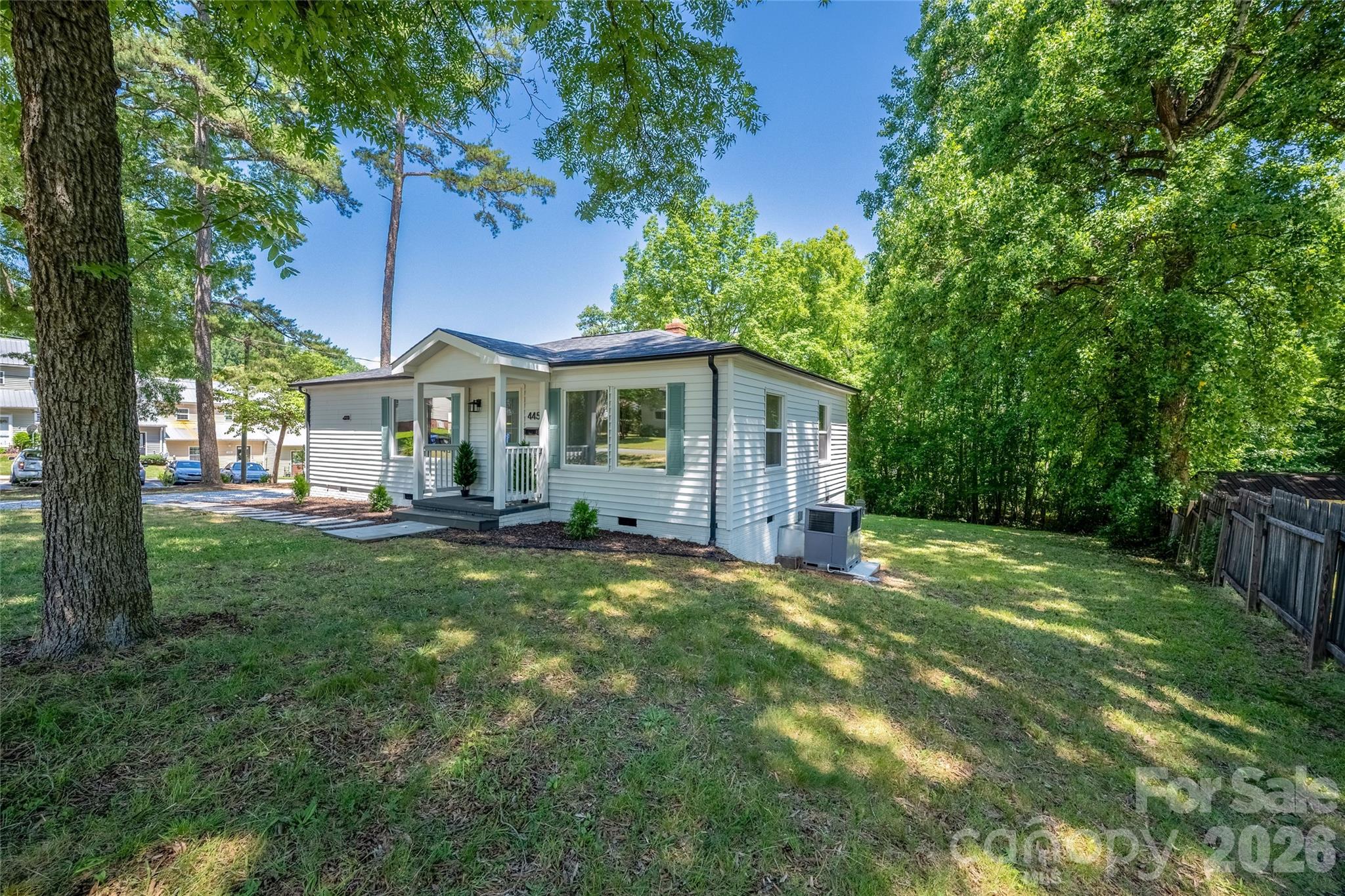 445 Oakwood Avenue Property Photo 8
