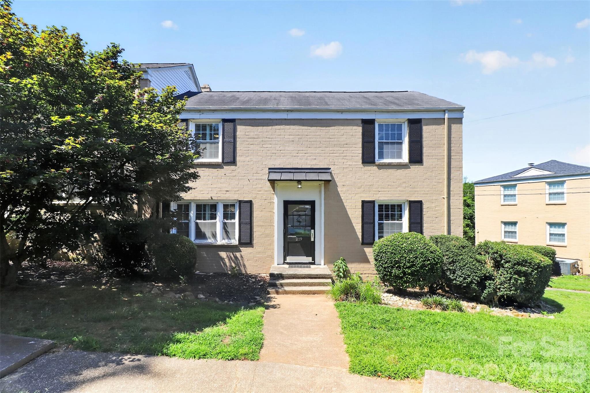 219 Wakefield Drive Property Photo 2