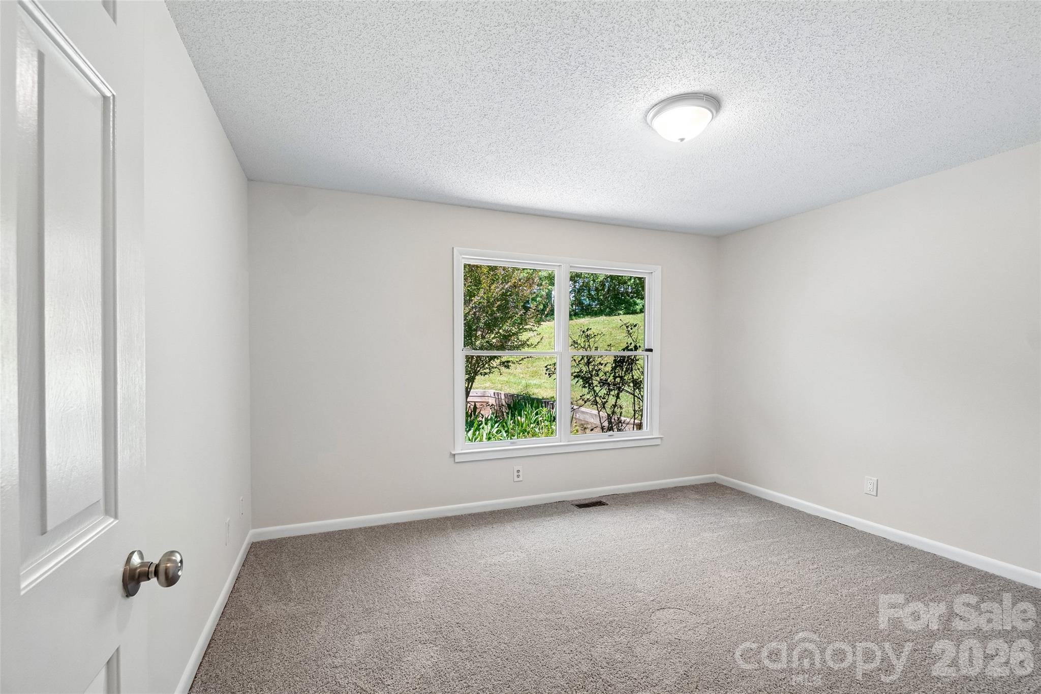 51 Wake Robin Way Property Photo 4
