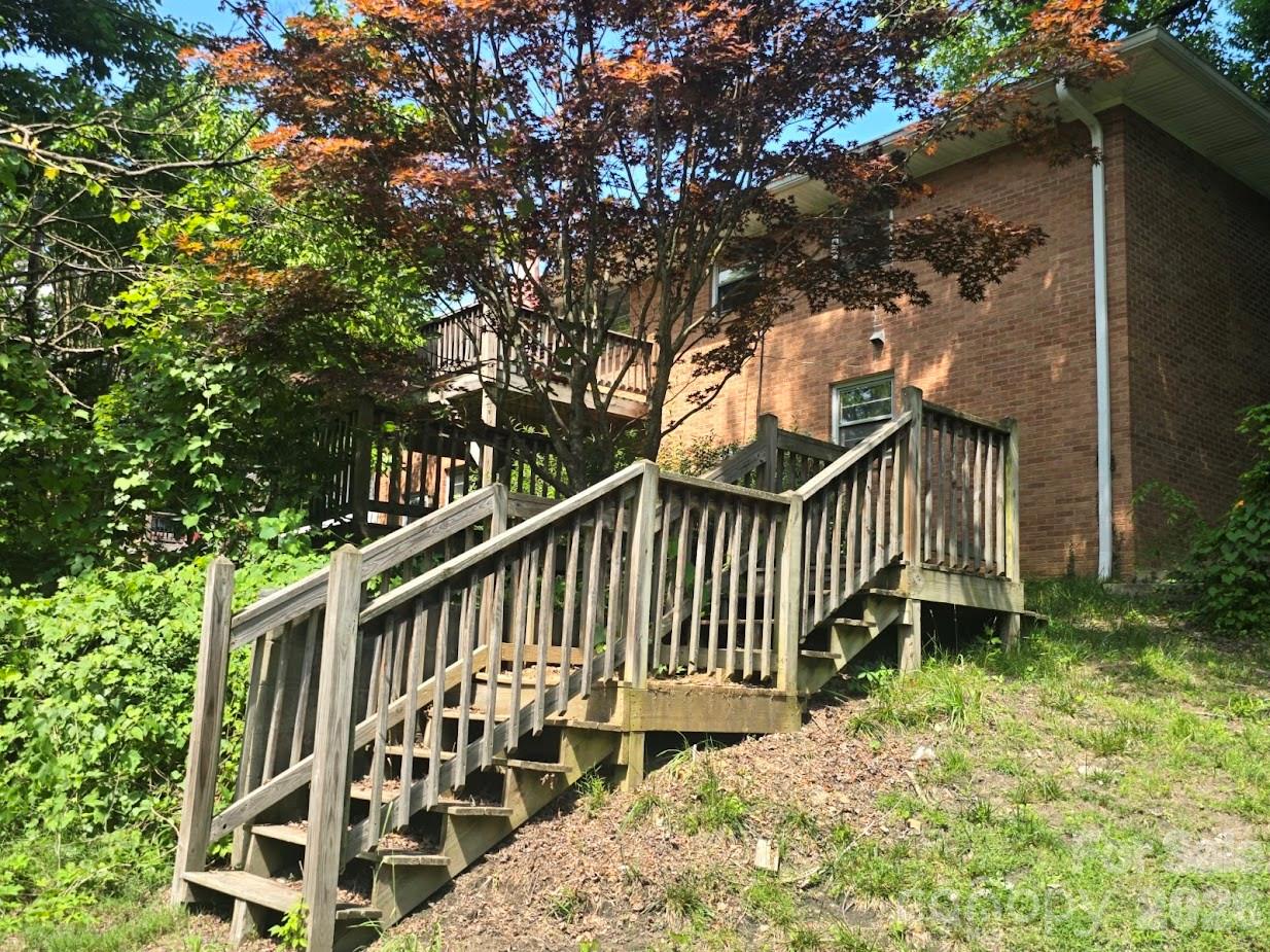 629 Willow Road Property Photo 4