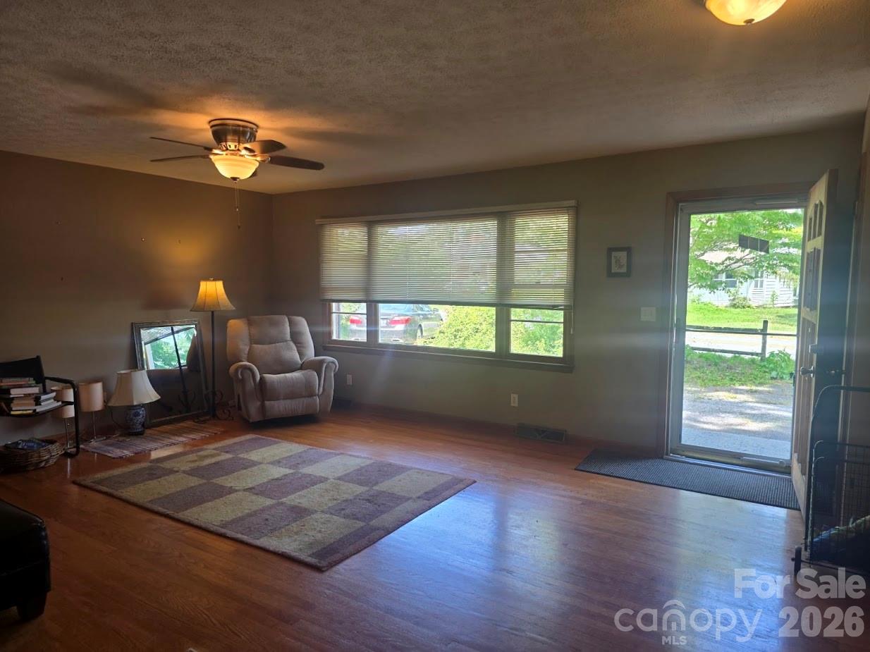 629 Willow Road Property Photo 8