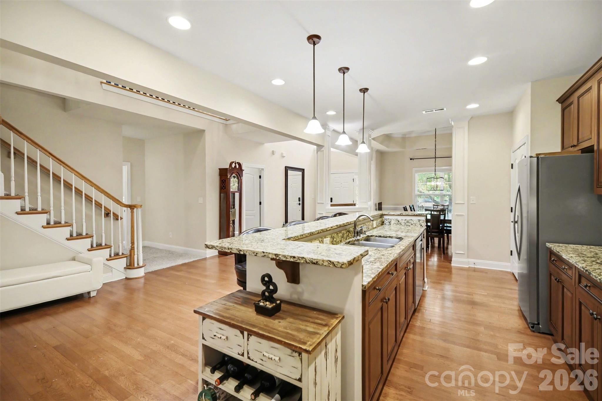 7999 Worth Way Property Photo 9