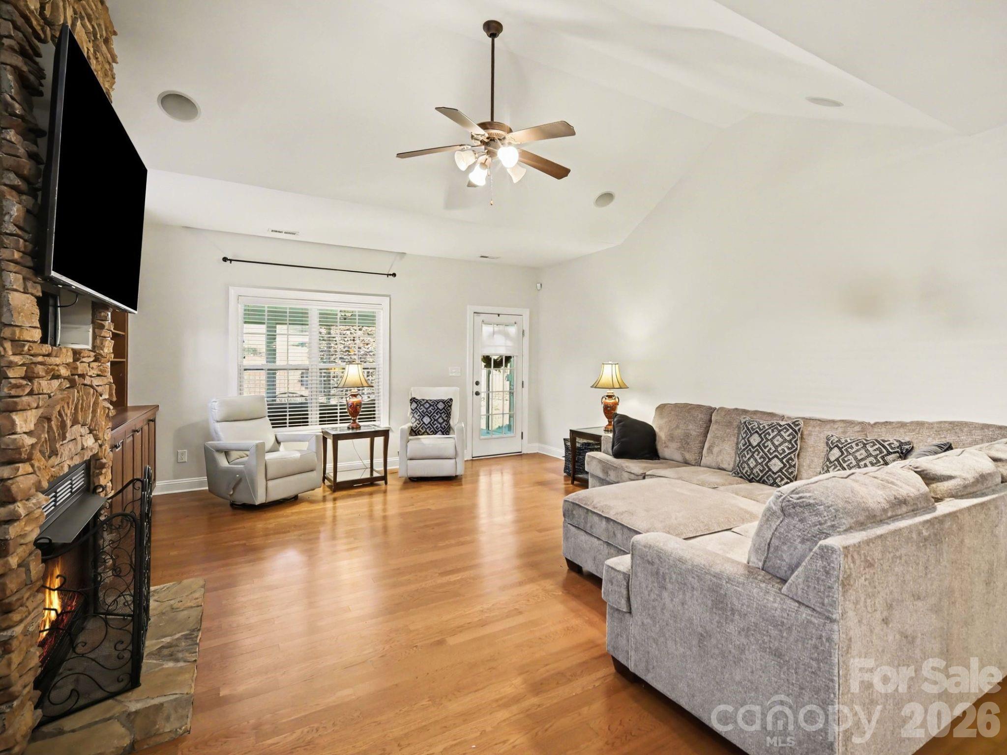 7999 Worth Way Property Photo 14