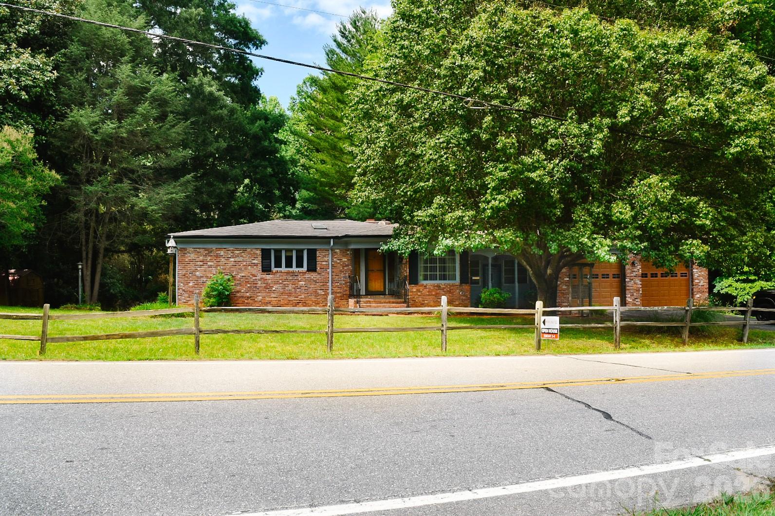 2575 Country Club Road Property Photo 1