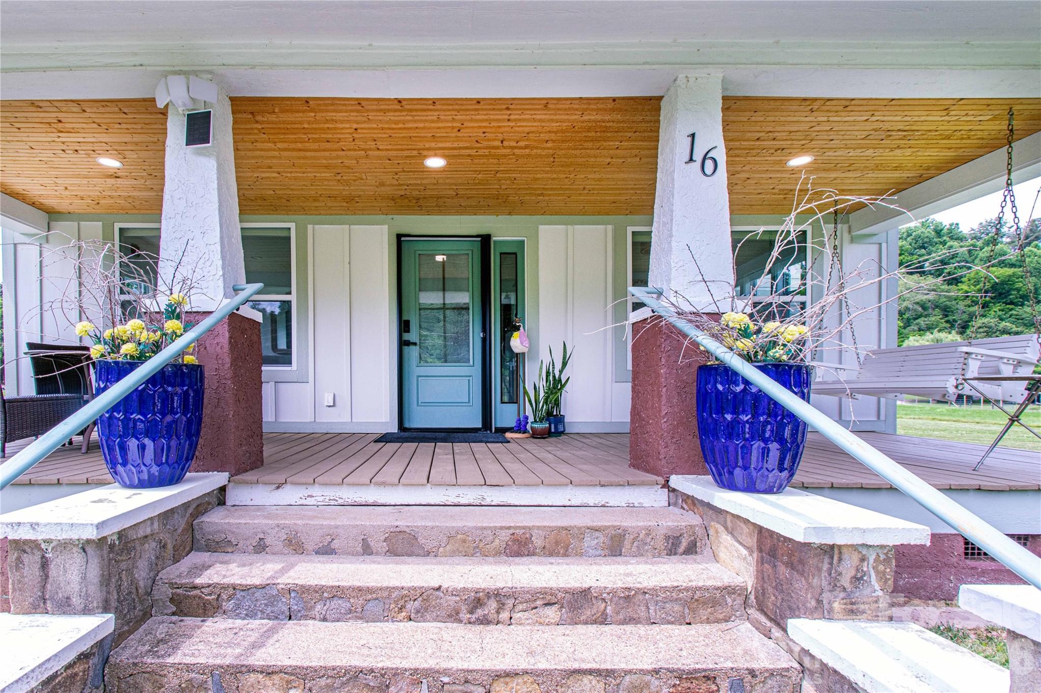 16 Riverside Drive Property Photo 3