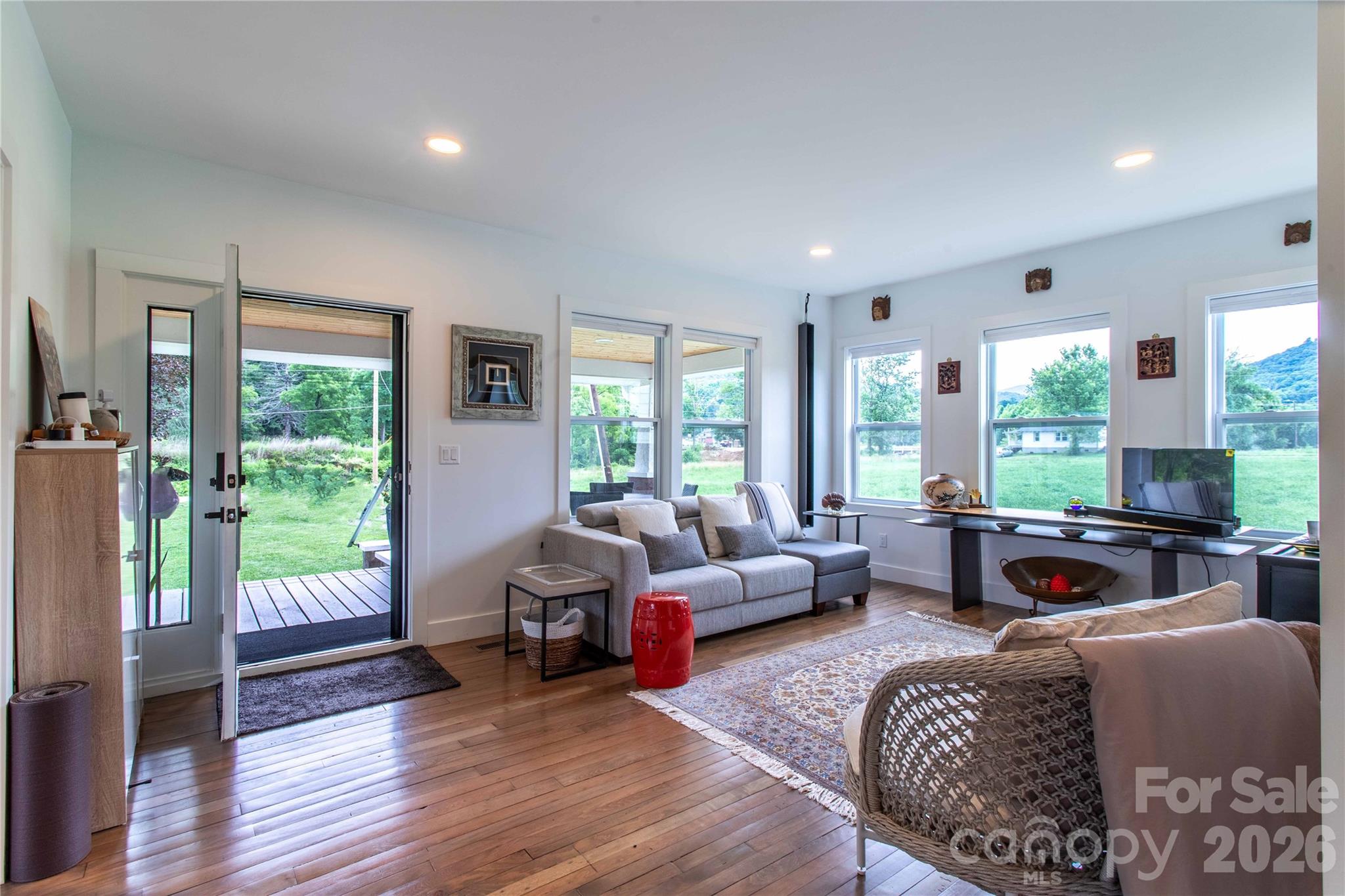 16 Riverside Drive Property Photo 7