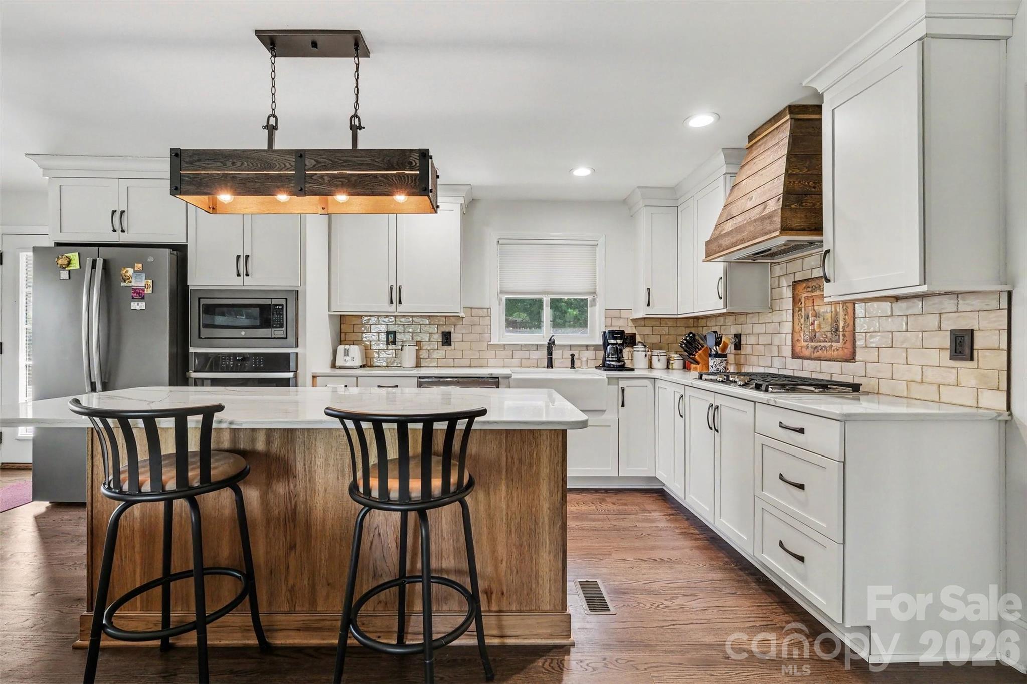 7107 Rolling Hills Drive Property Photo 3