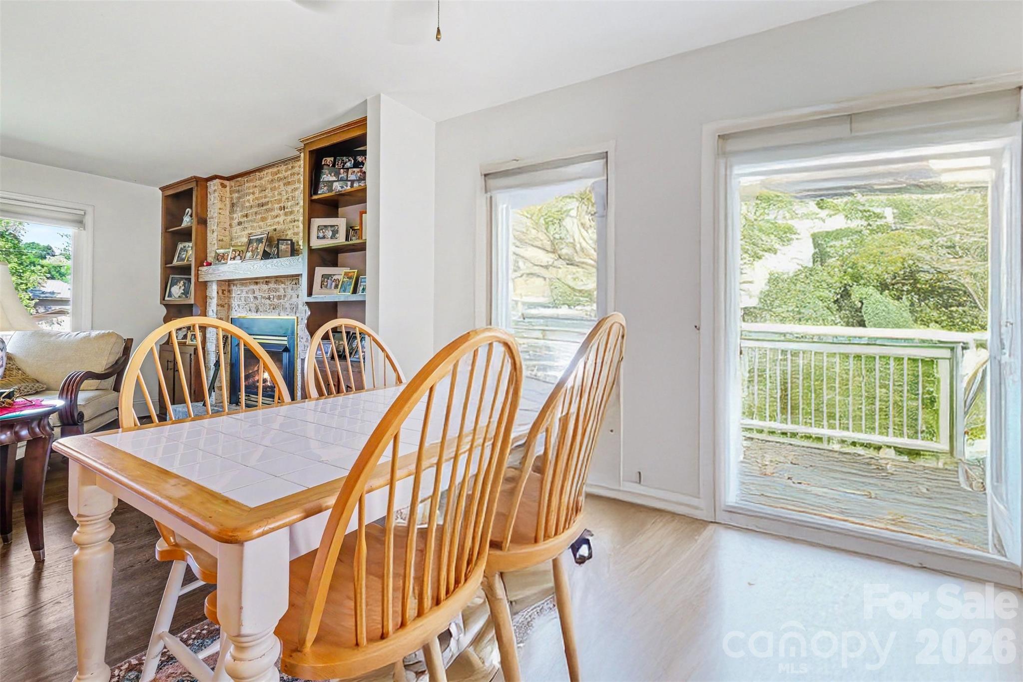7107 Rolling Hills Drive Property Photo 4