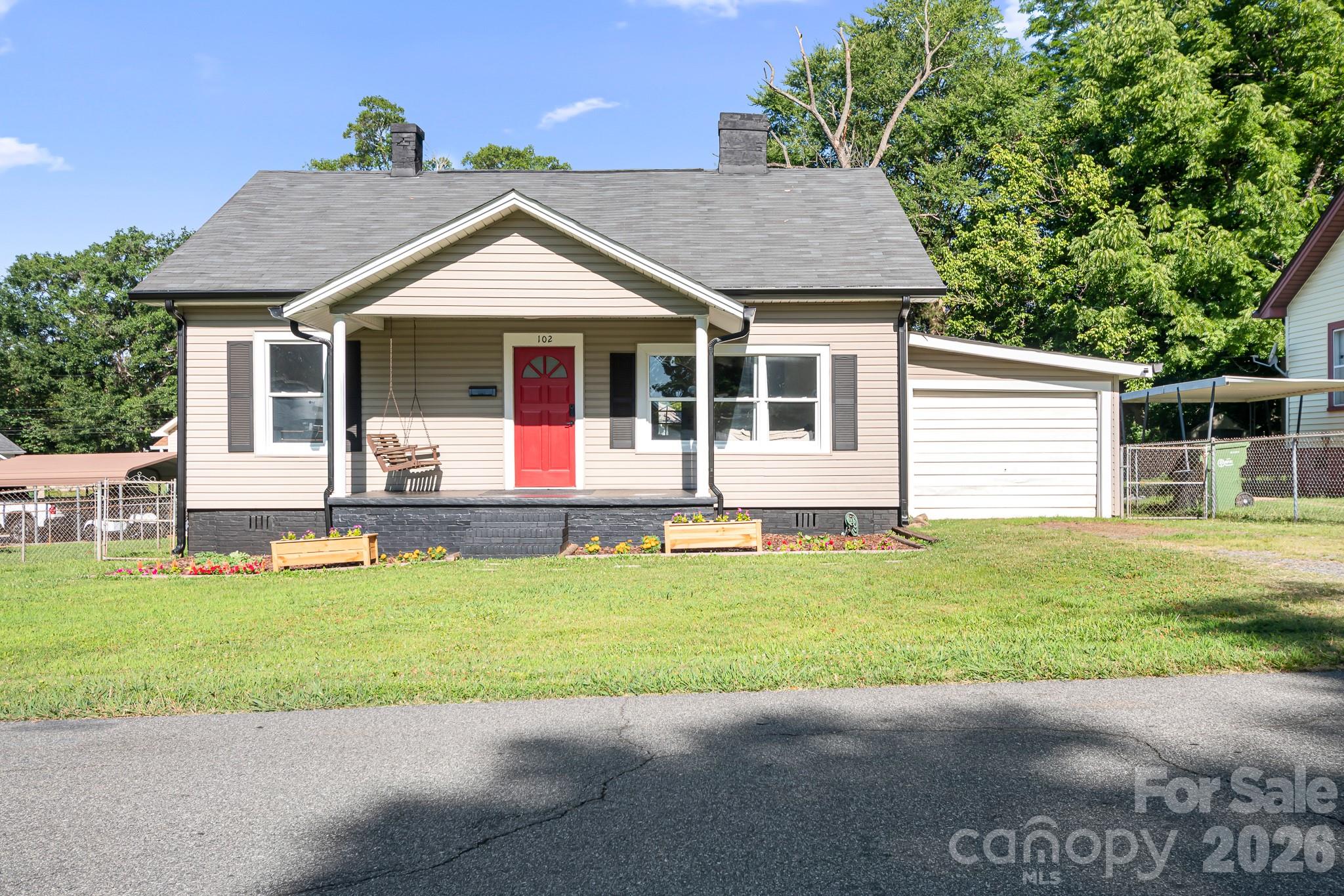 102 Madora Street Property Photo 1