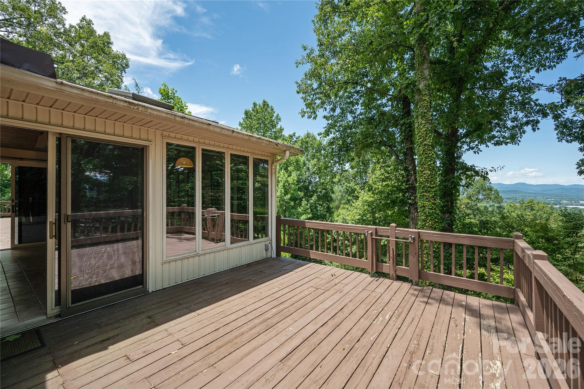 615 Goldview Drive Property Photo 1