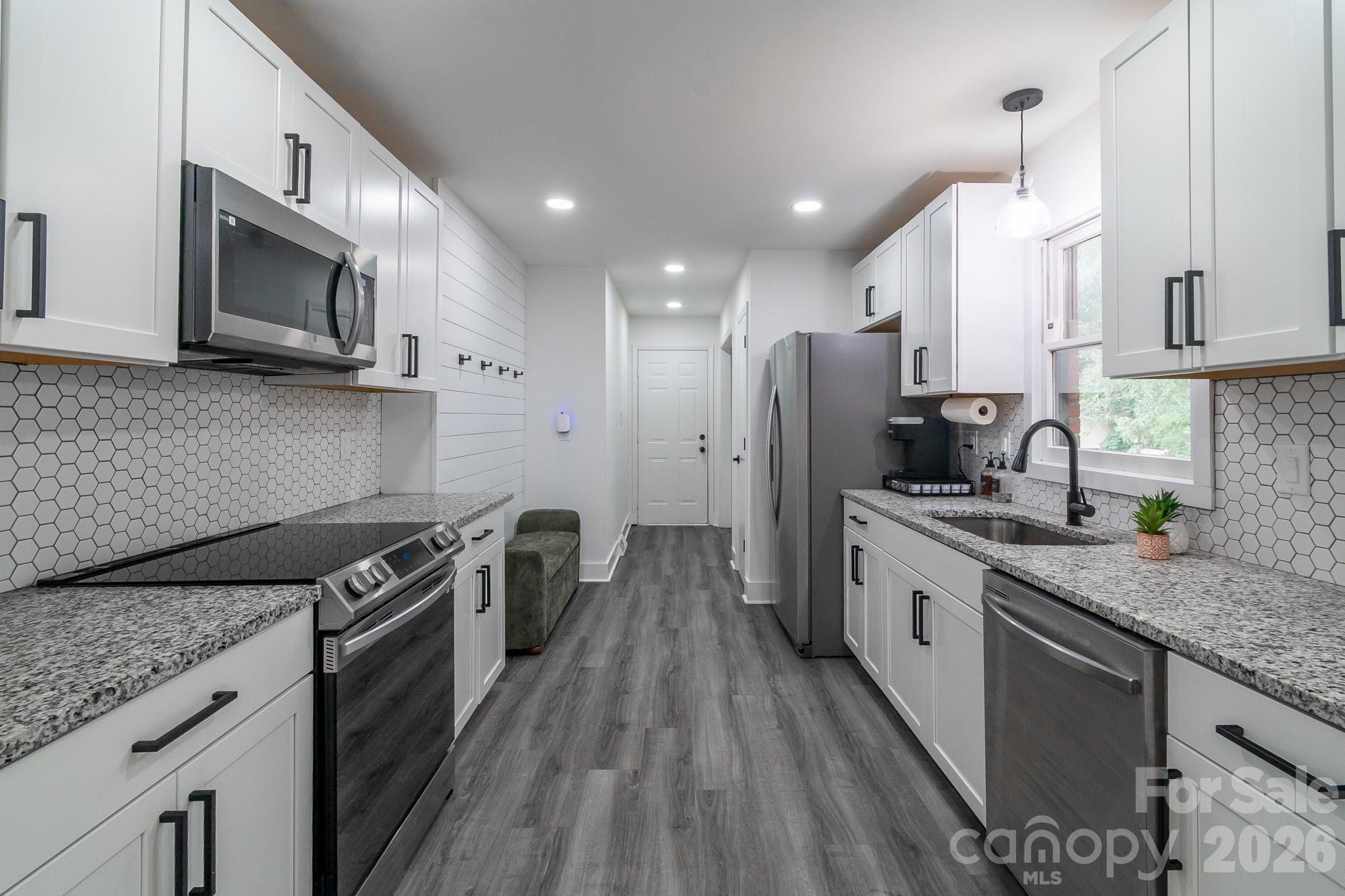 2406 Bearskin Lane Property Photo 10
