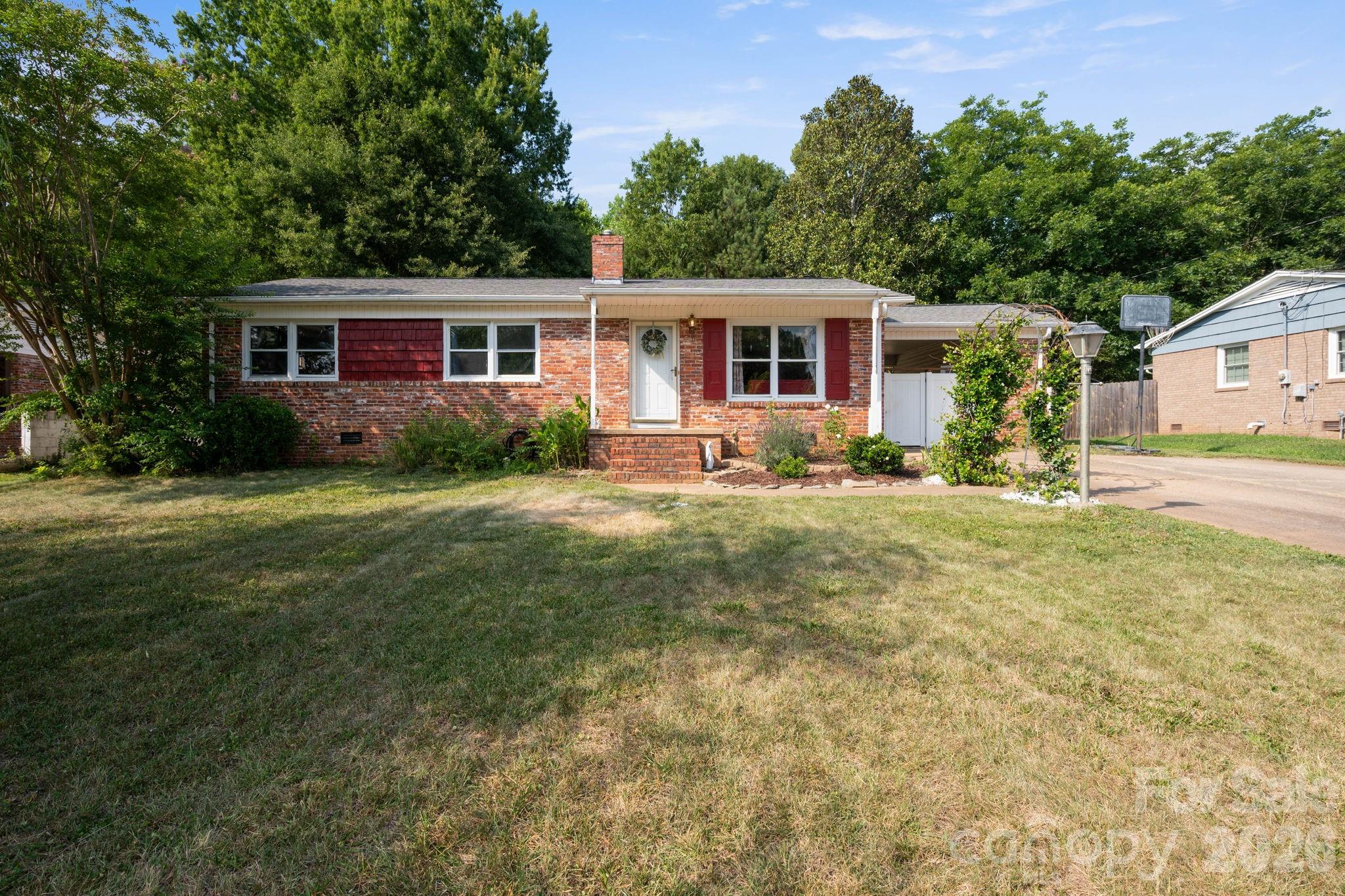 203 Kenwood Drive Property Photo 1