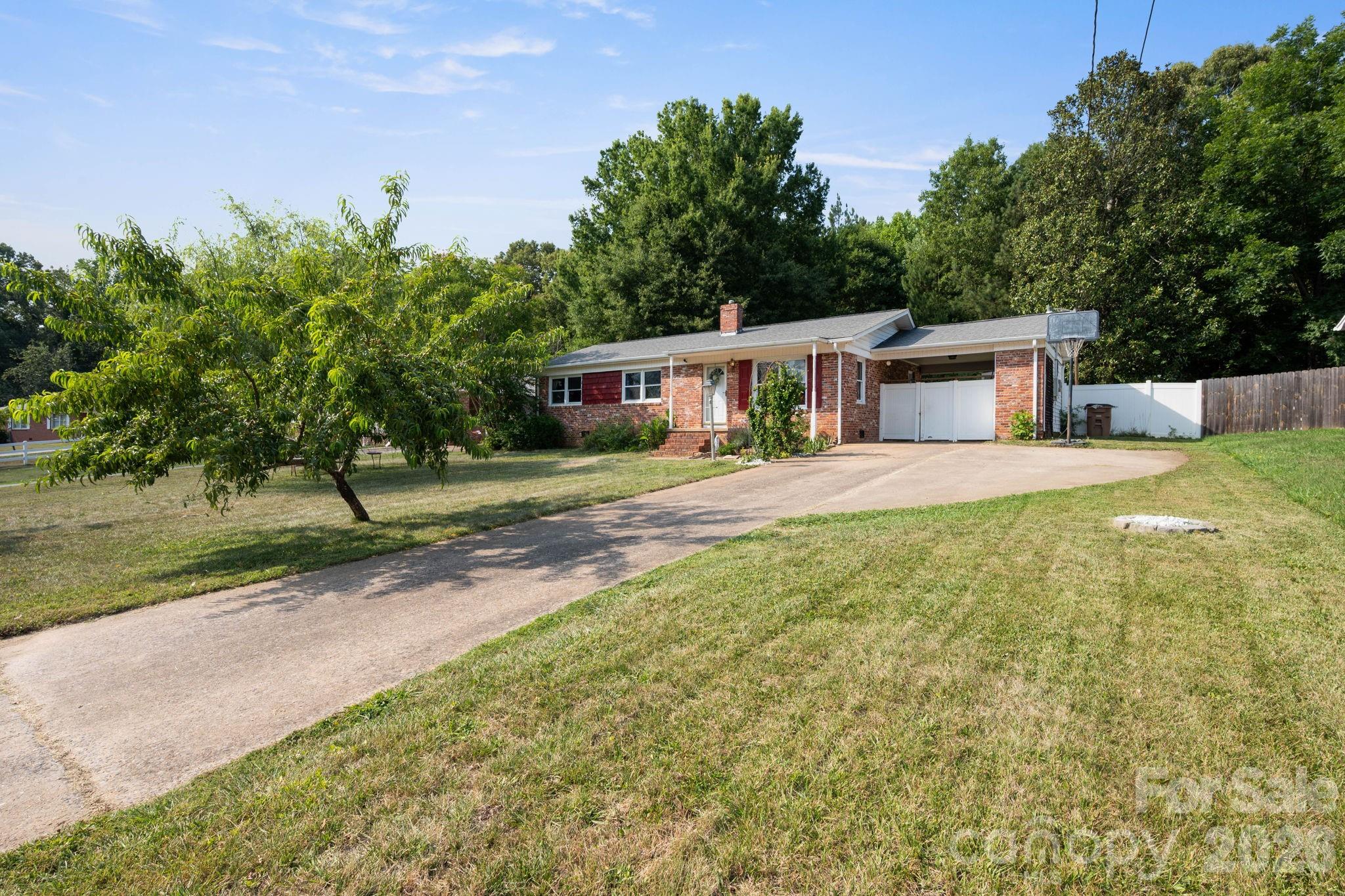 203 Kenwood Drive Property Photo 2