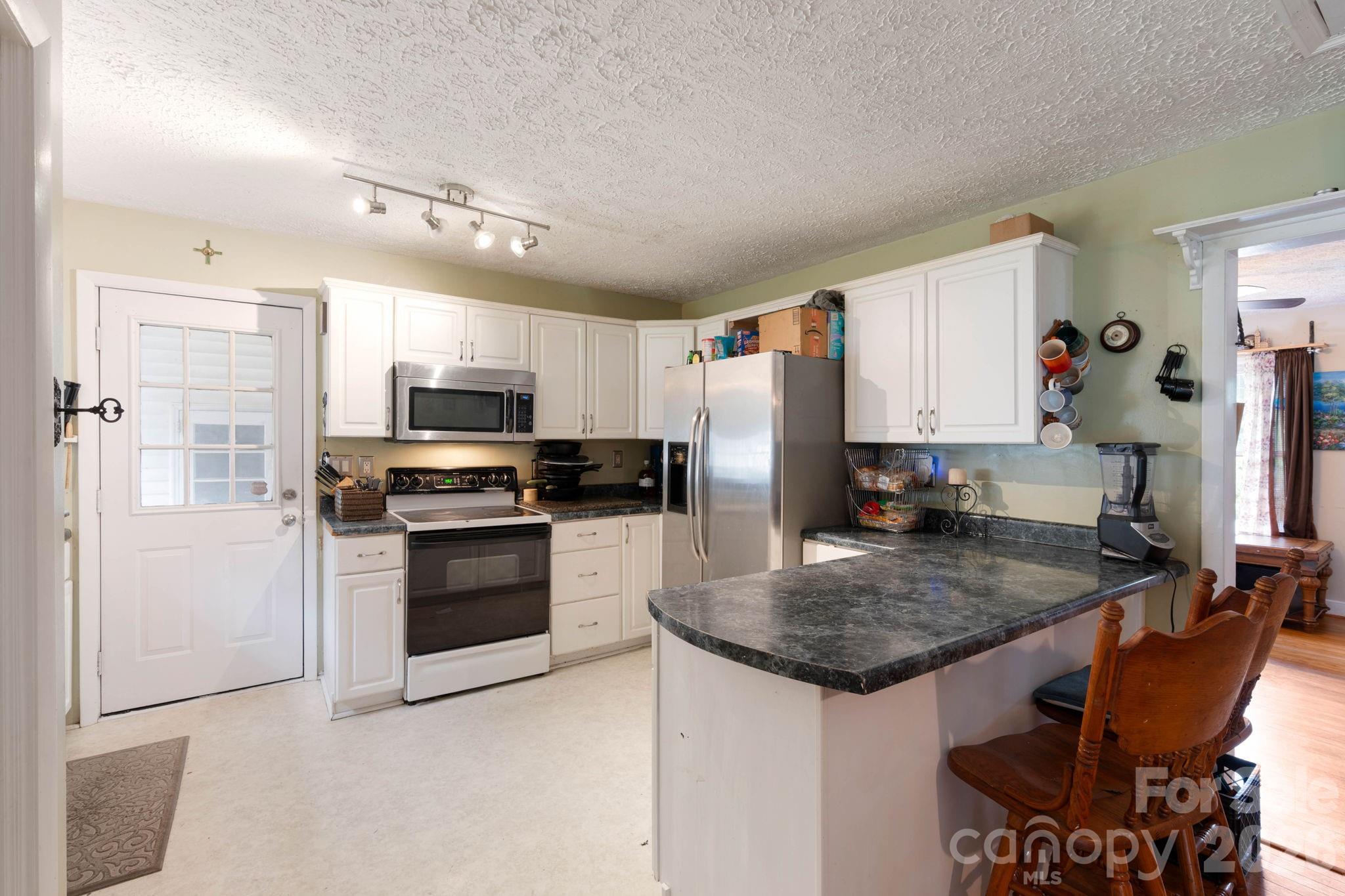 203 Kenwood Drive Property Photo 8