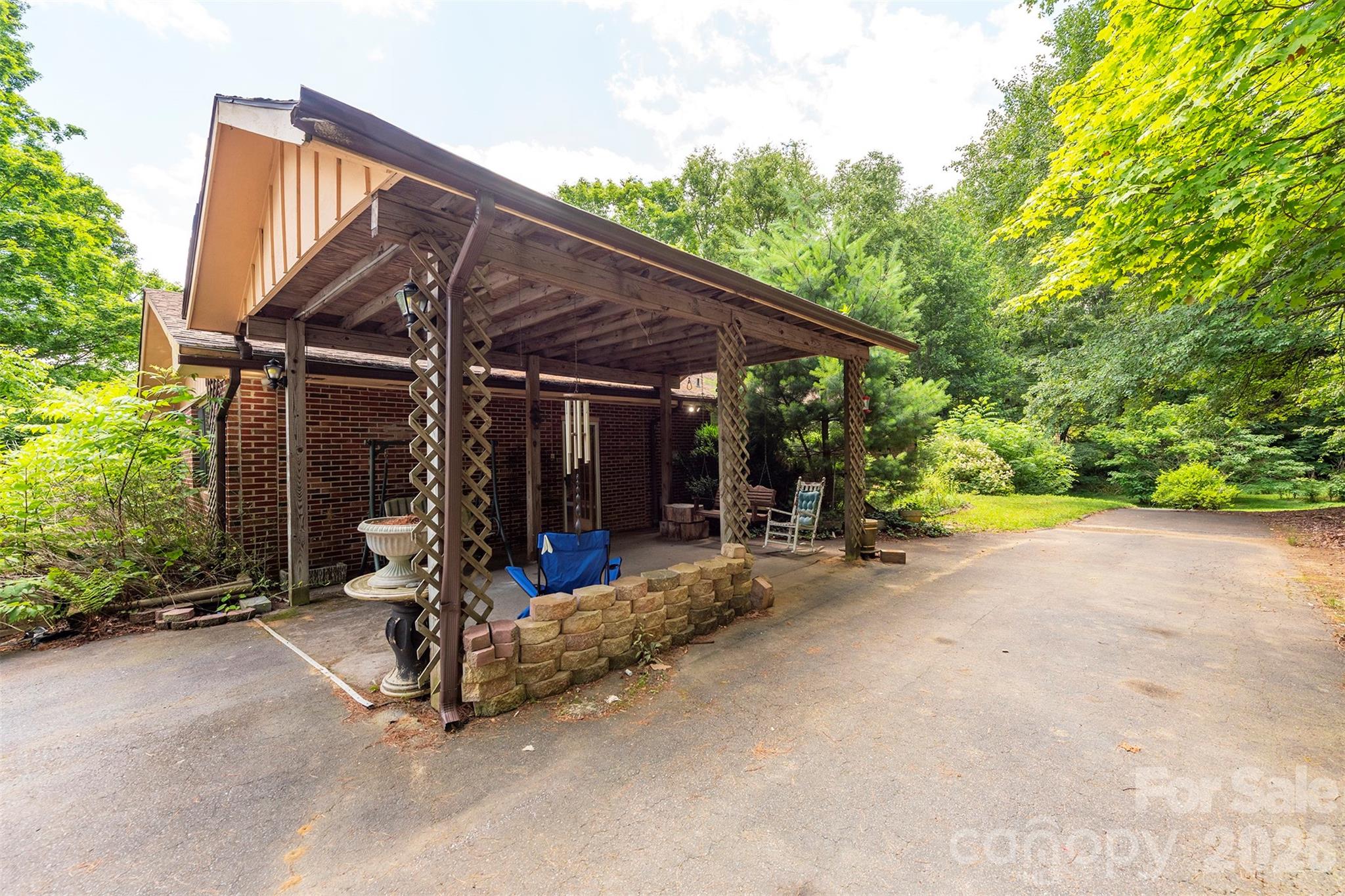 637 Fisher Lane Property Photo 3