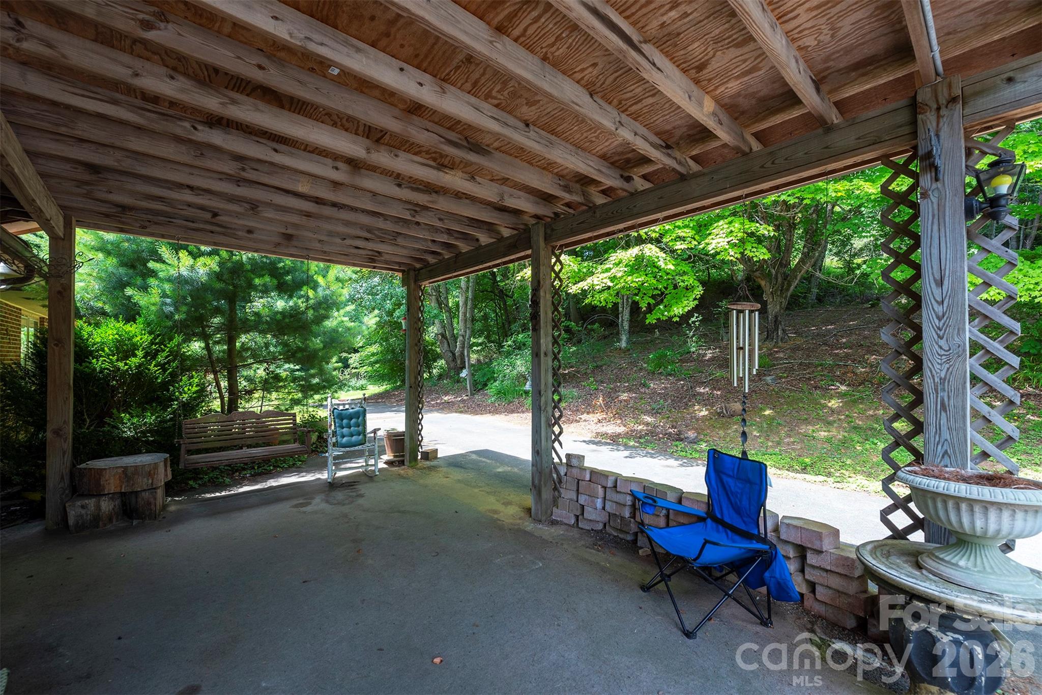 637 Fisher Lane Property Photo 4