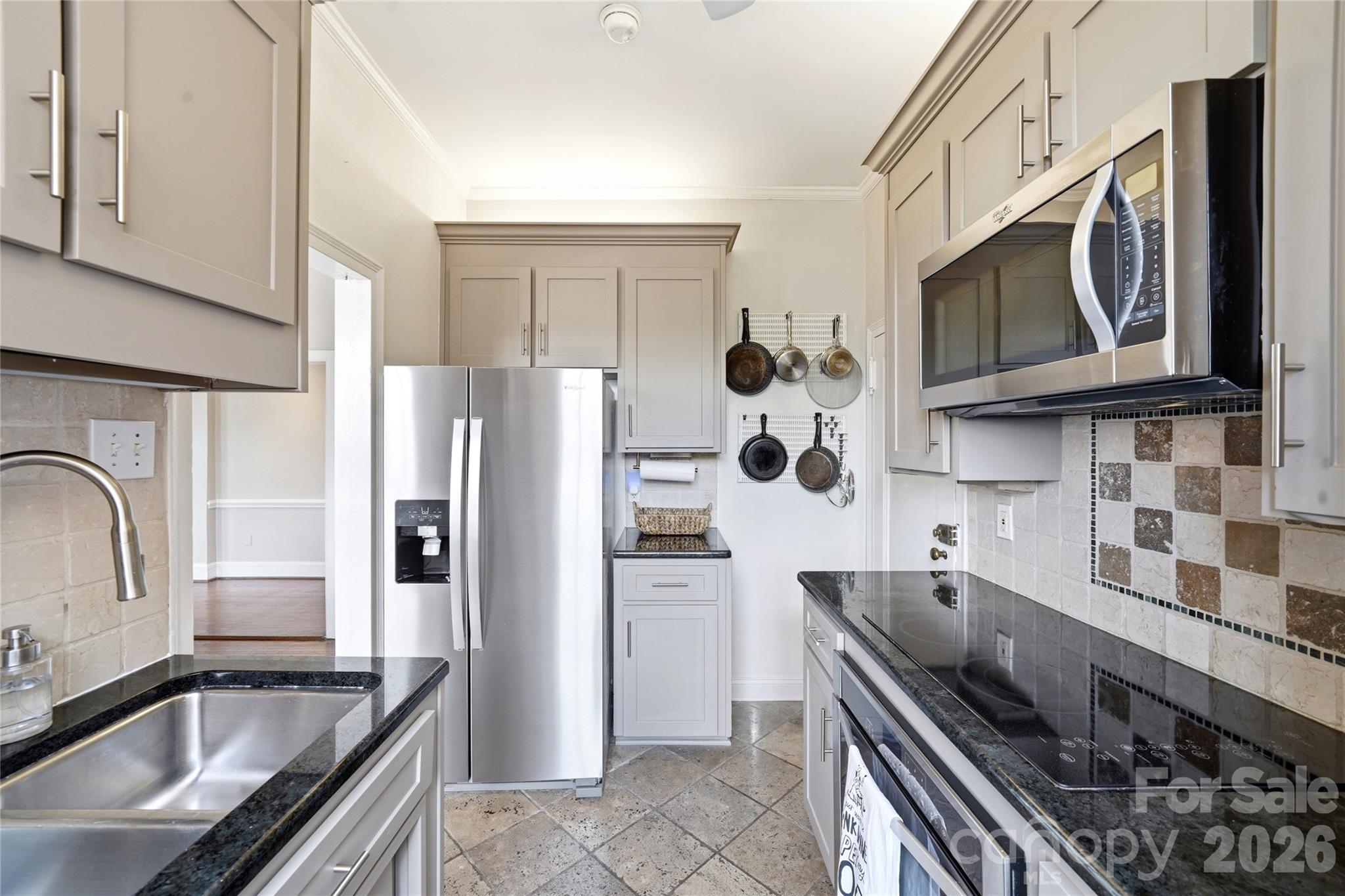 301 W 10th Street 506 Property Photo 13