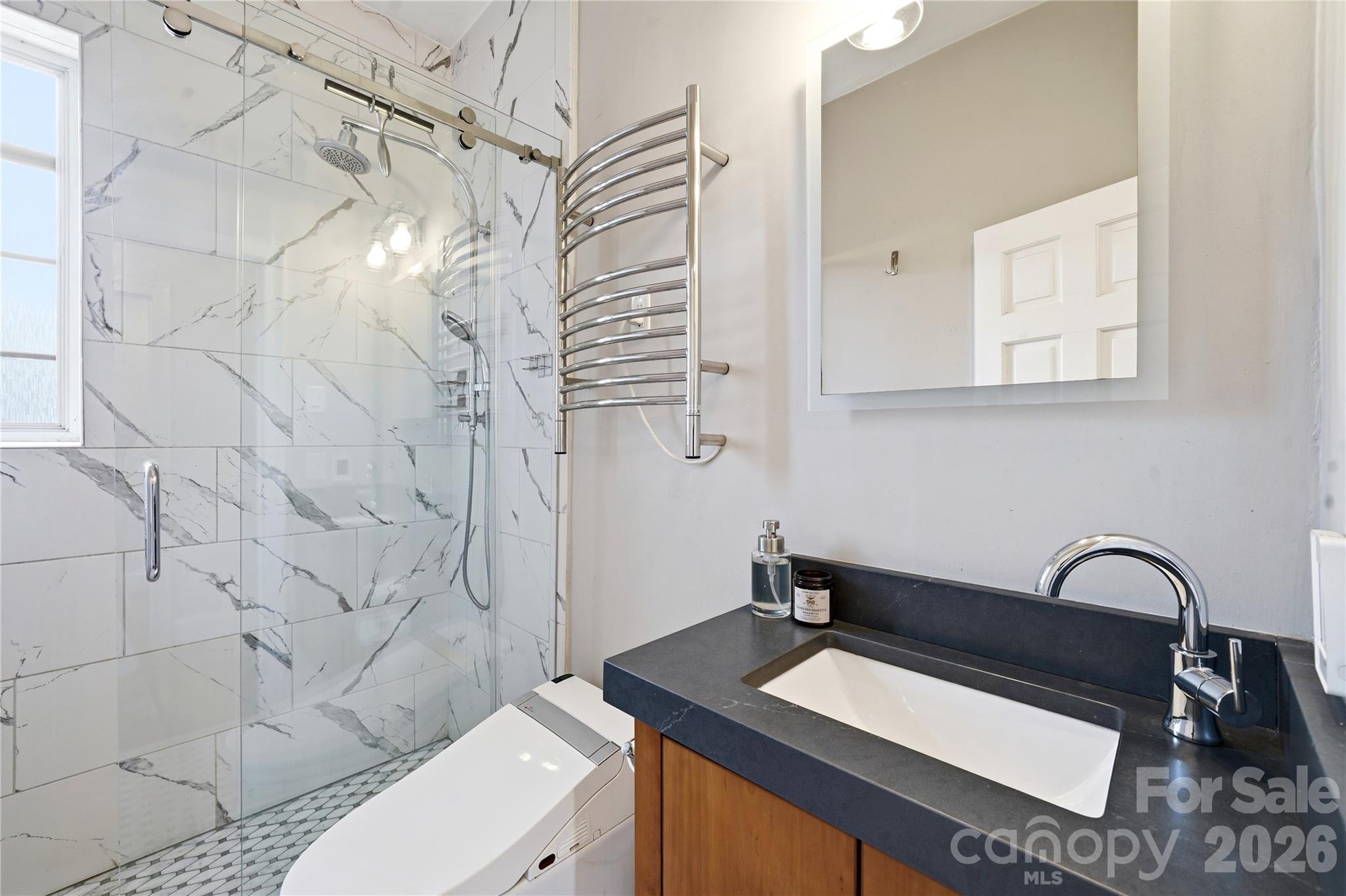 301 W 10th Street 506 Property Photo 22