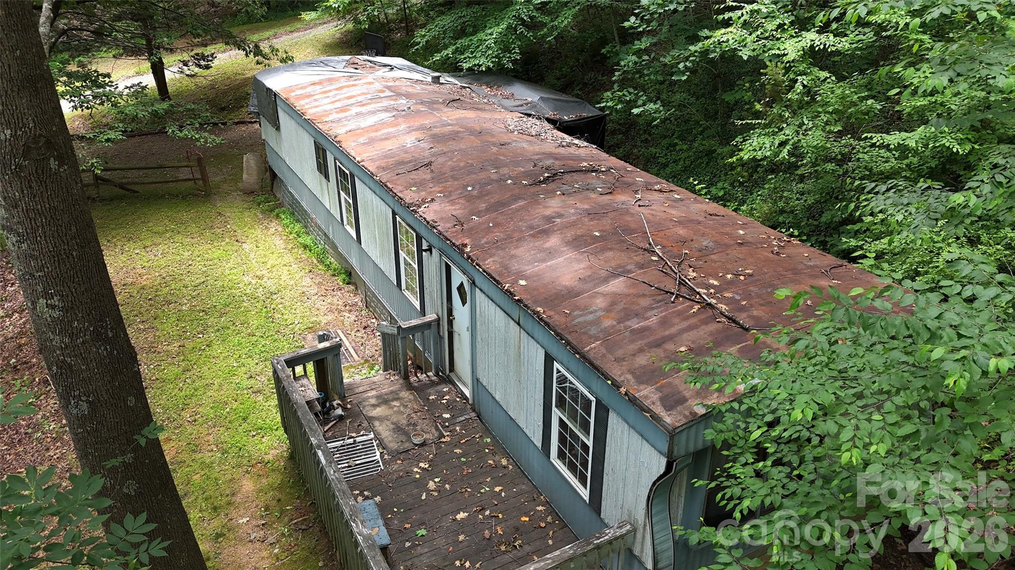 400 & 402 Sharon Road Property Photo 6