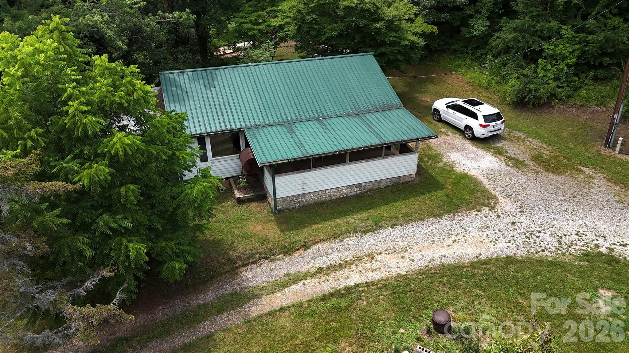400 & 402 Sharon Road Property Photo 10
