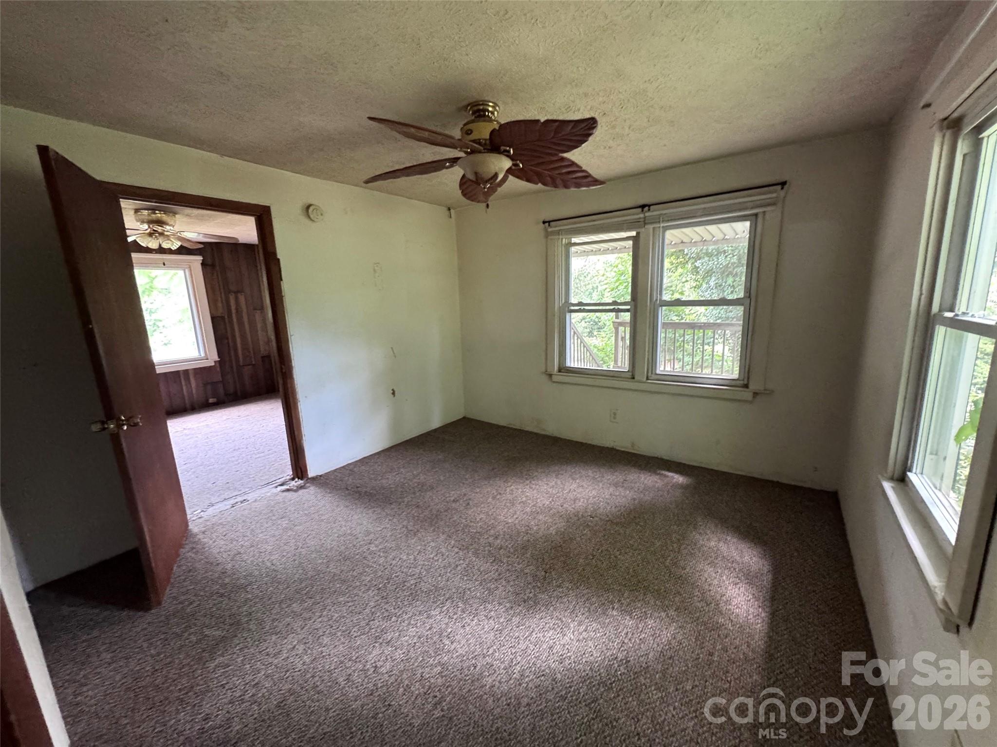 400 & 402 Sharon Road Property Photo 14