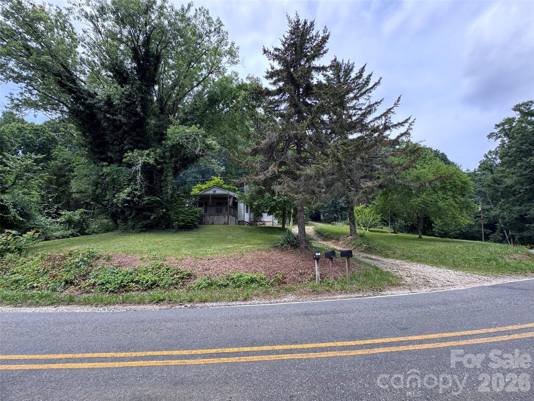 400 & 402 Sharon Road Property Photo 28