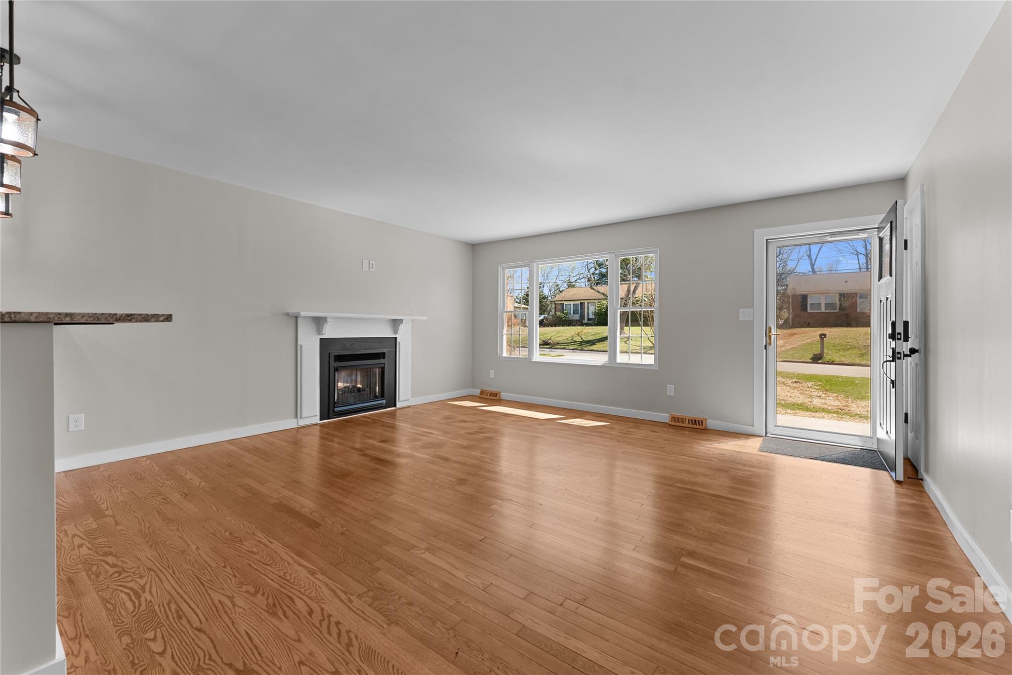 88 Skyview Terrace Property Photo 4