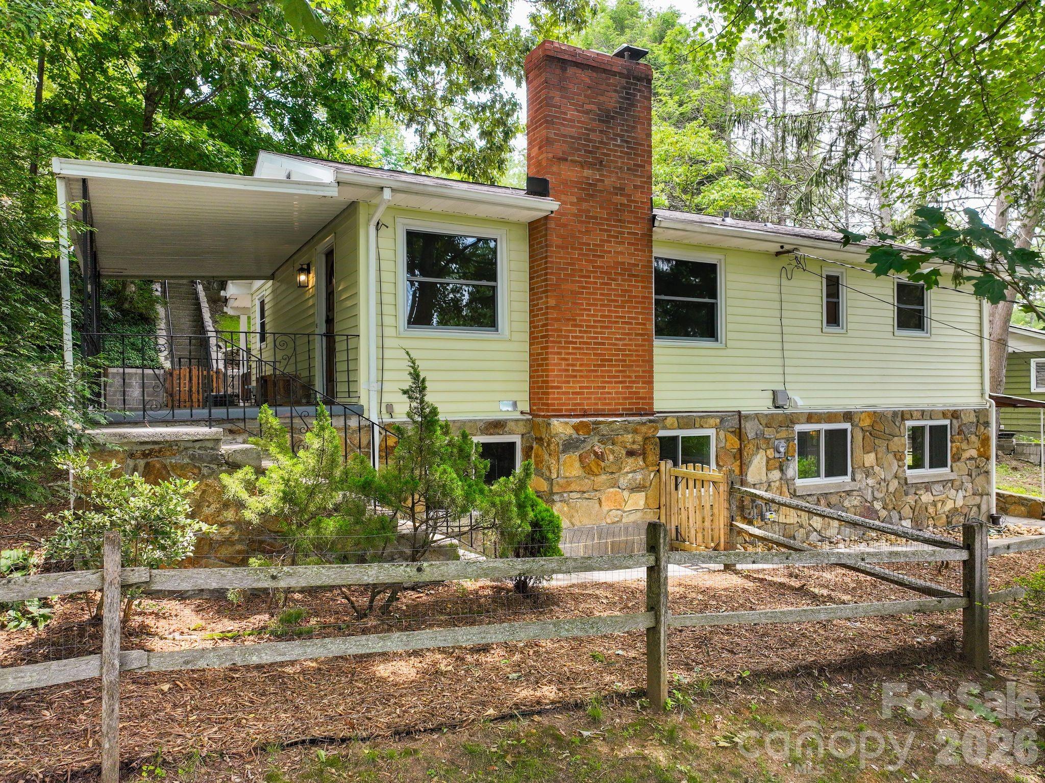 11 Von Ruck Court Property Photo 2