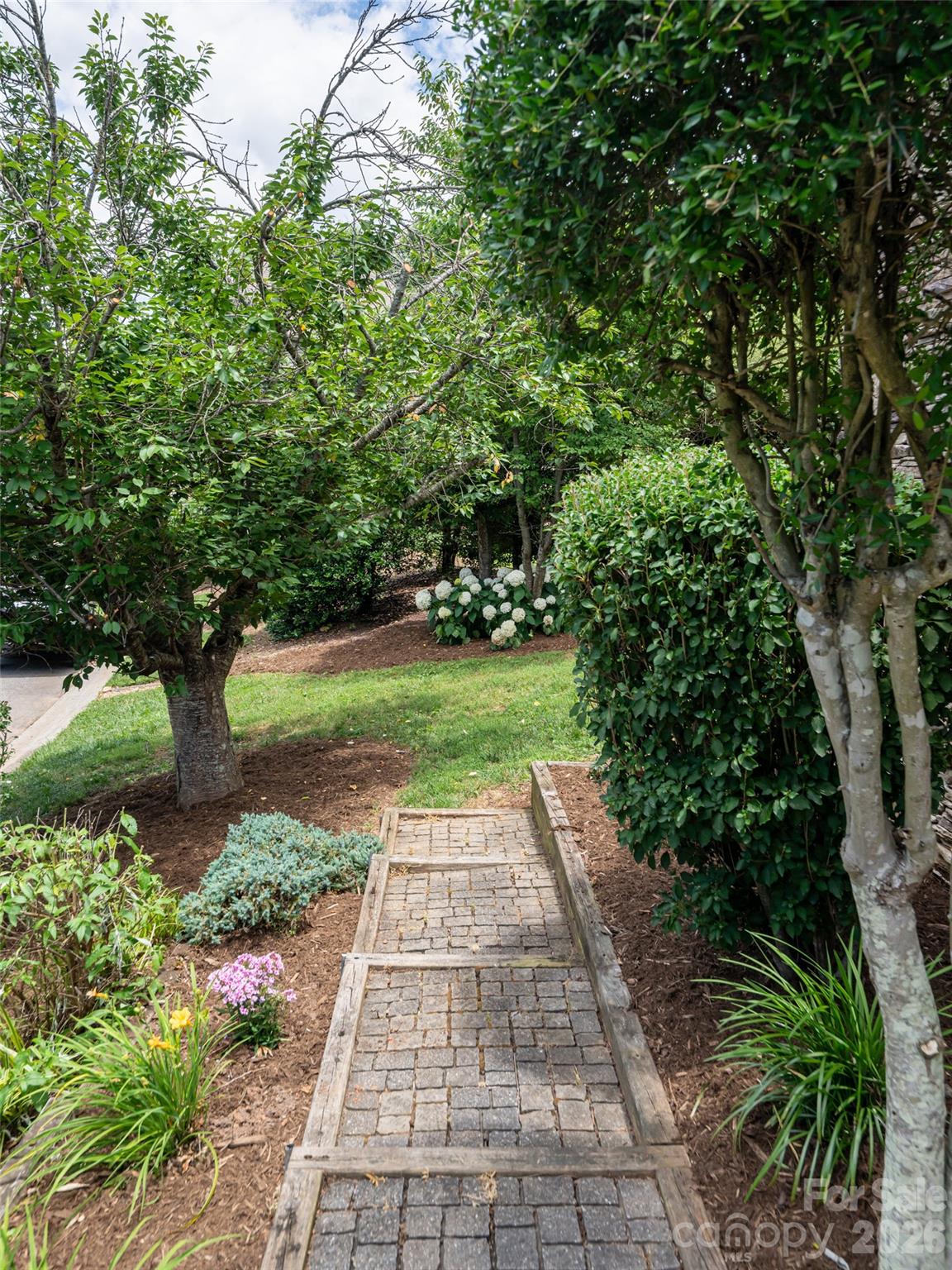 25 Driftstone Circle Property Photo 22